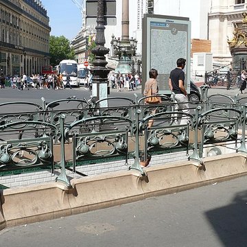 Métropolitain, station Cadet