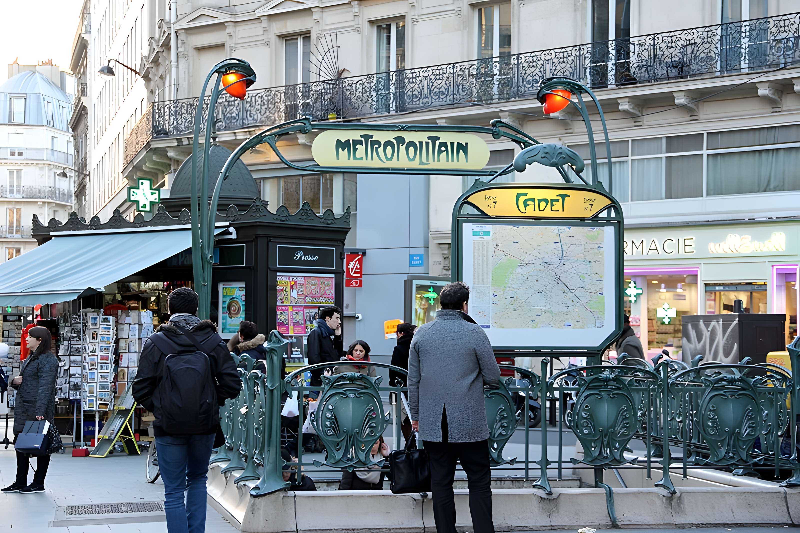 Métropolitain, station Cadet