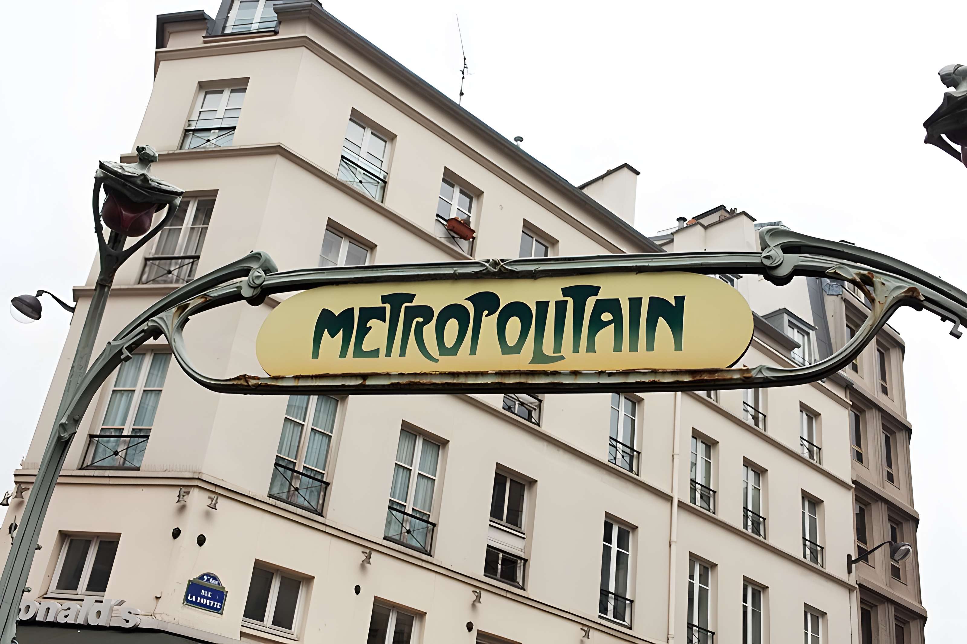 Métropolitain, station Cadet