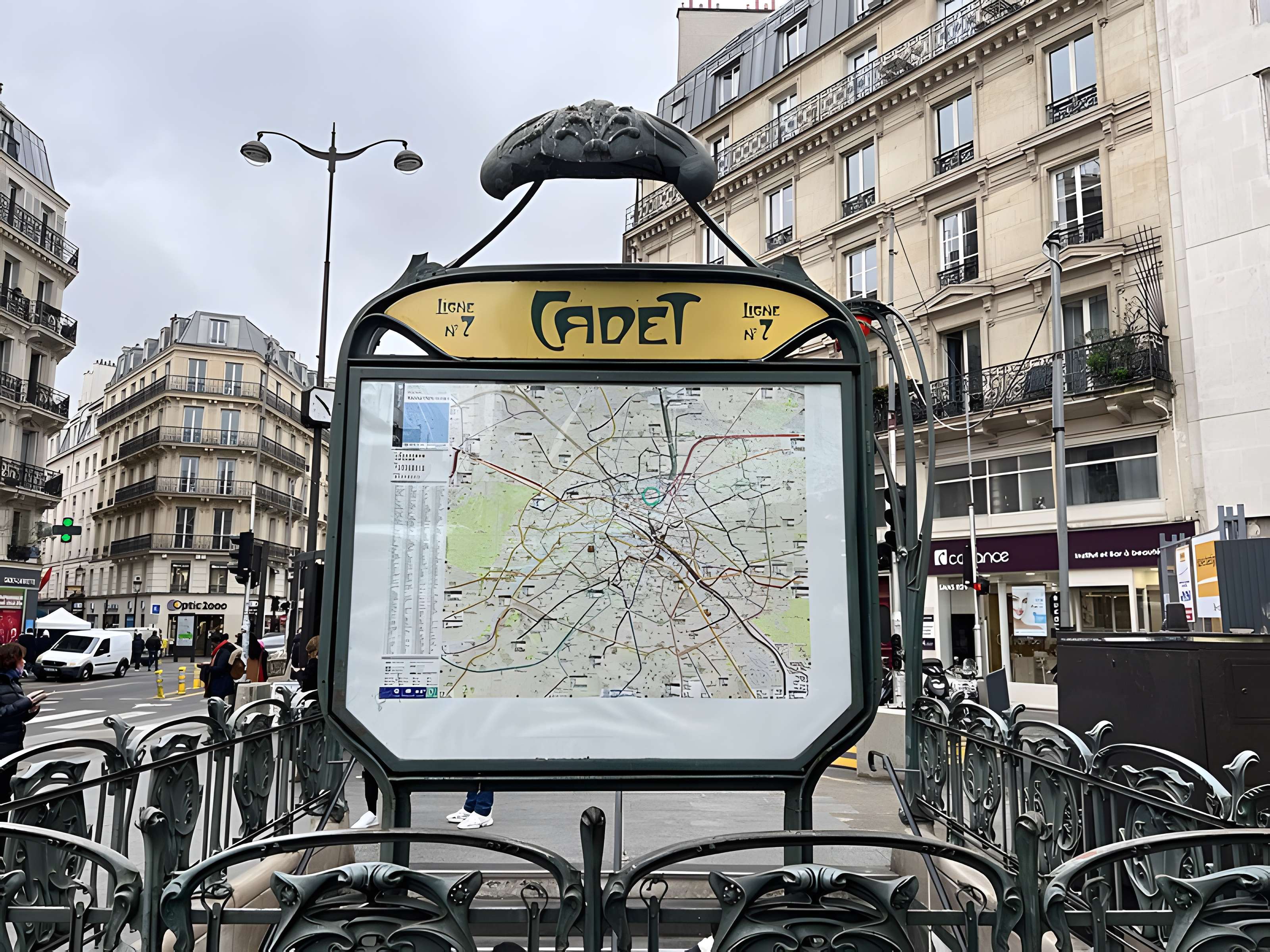 Métropolitain, station Cadet