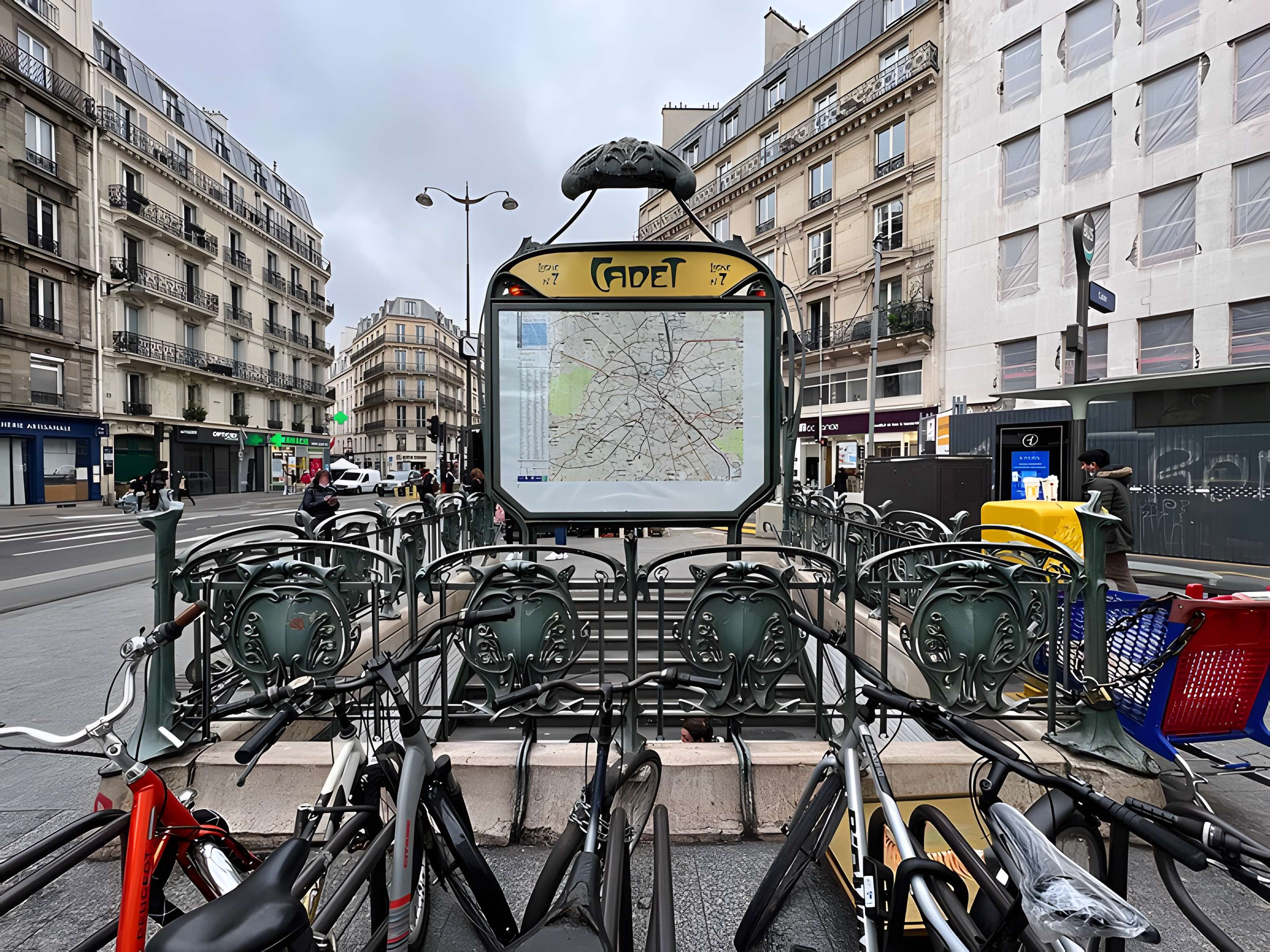 Métropolitain, station Cadet