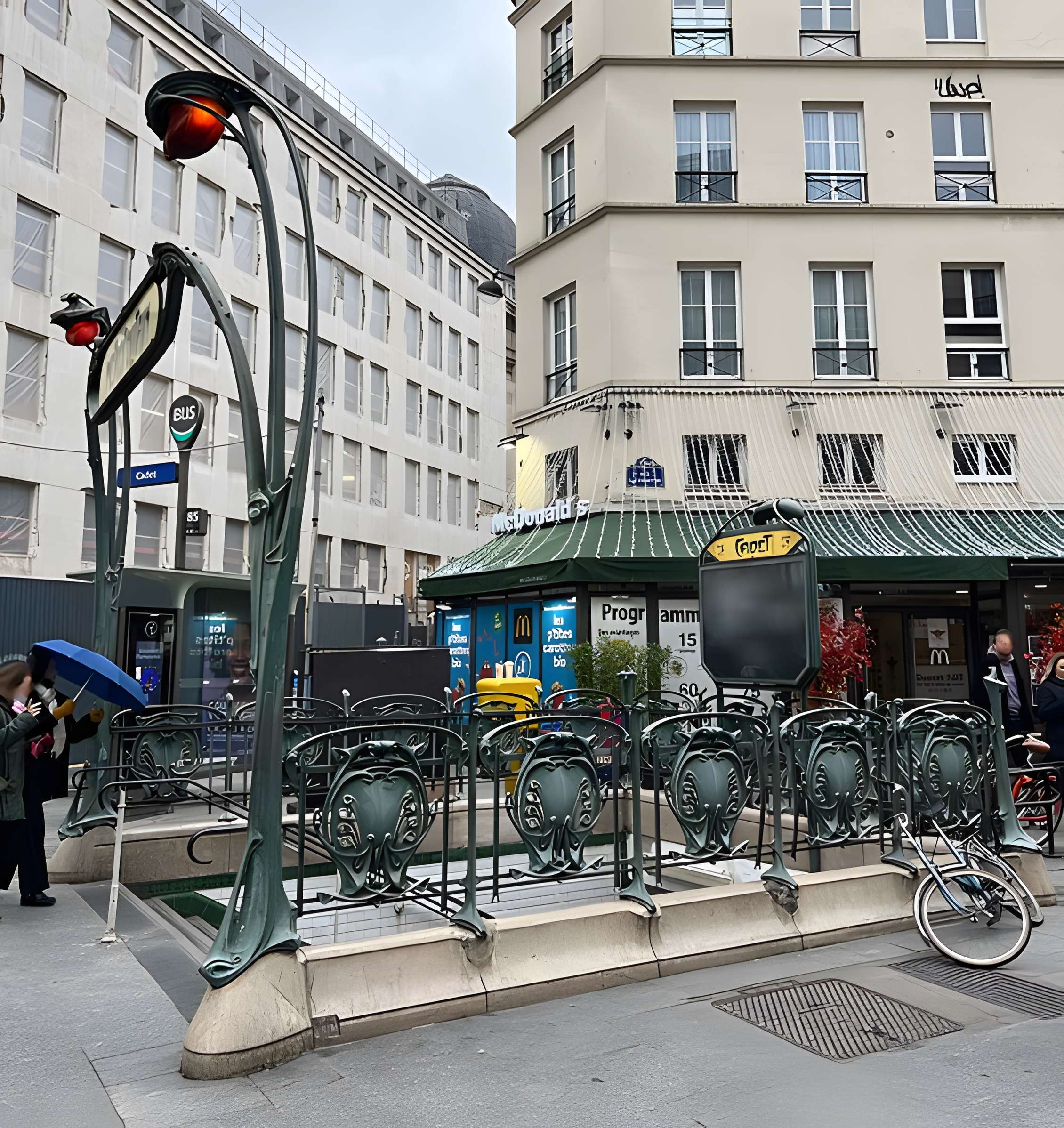 Métropolitain, station Cadet