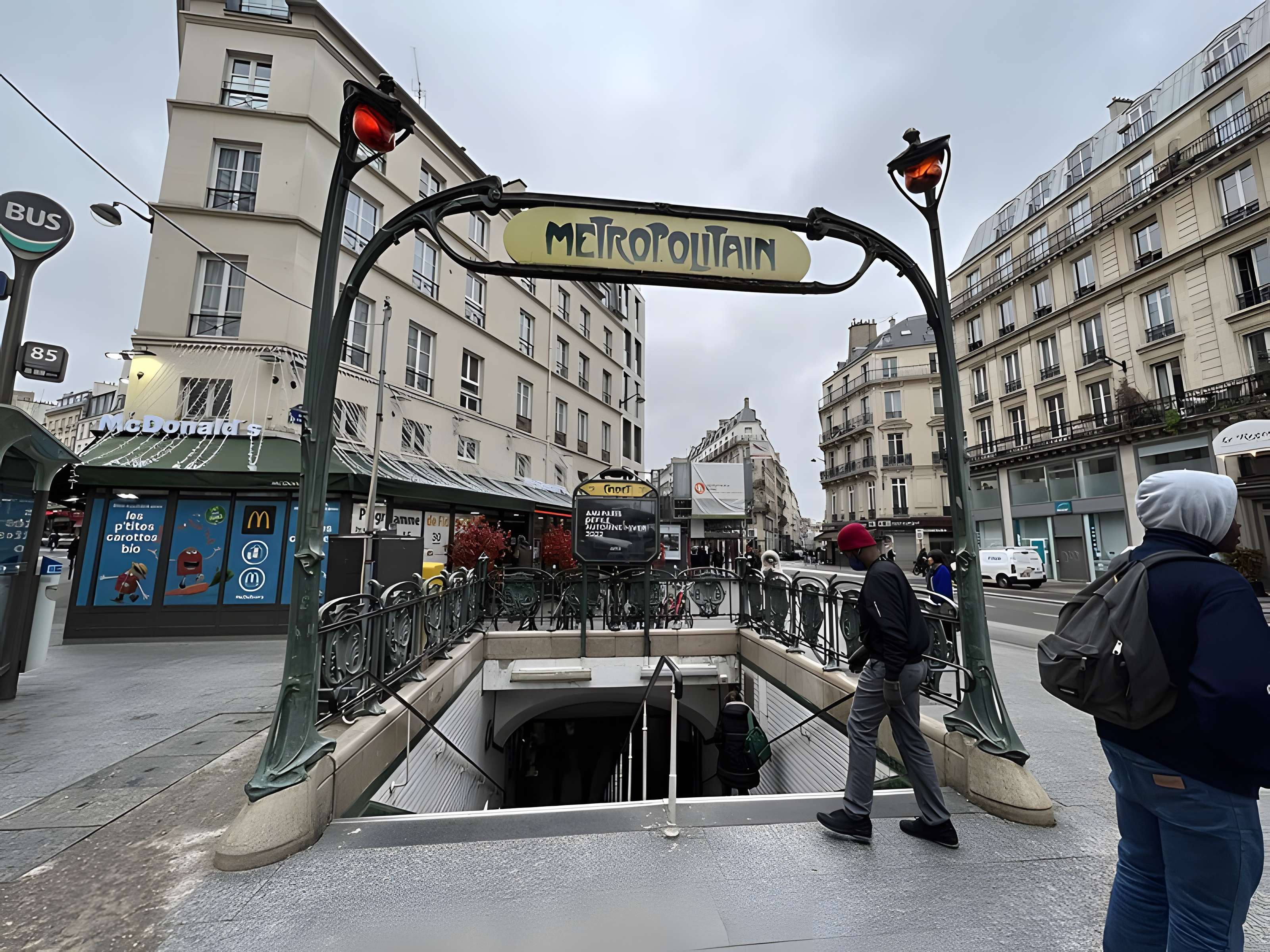 Métropolitain, station Cadet