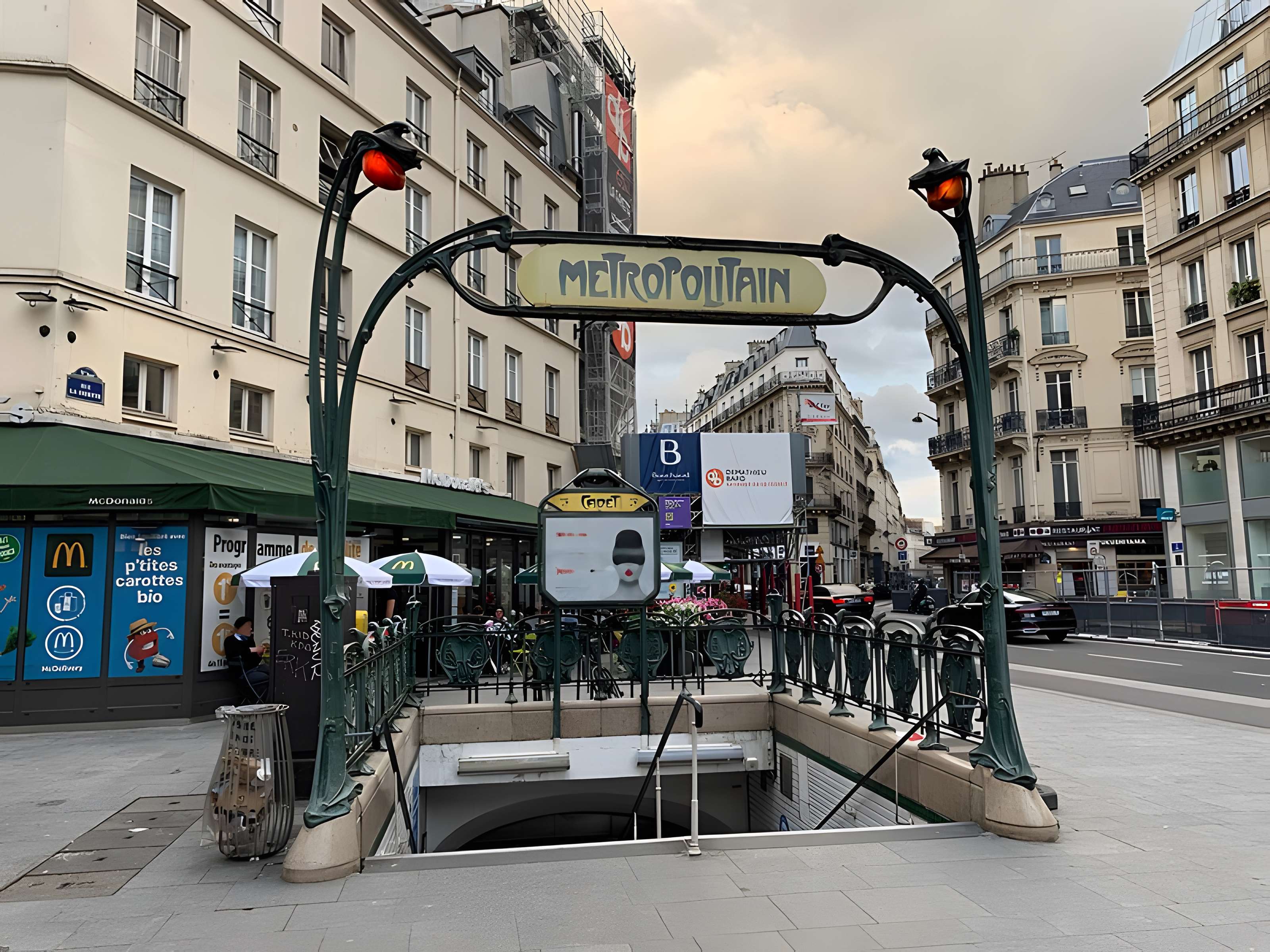 Métropolitain, station Cadet