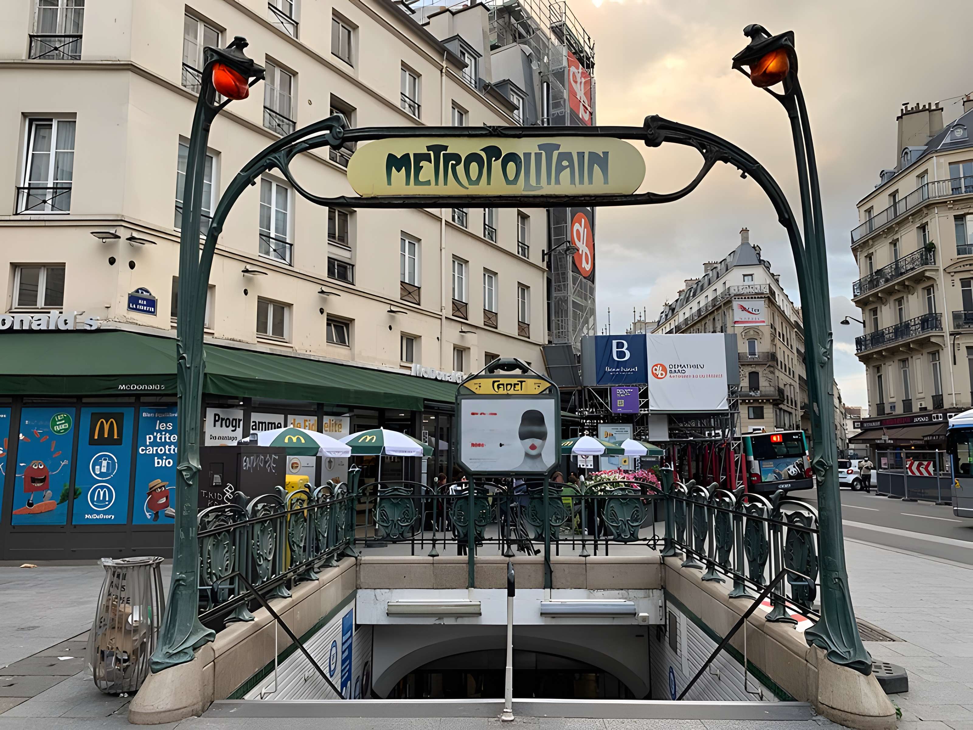 Métropolitain, station Cadet