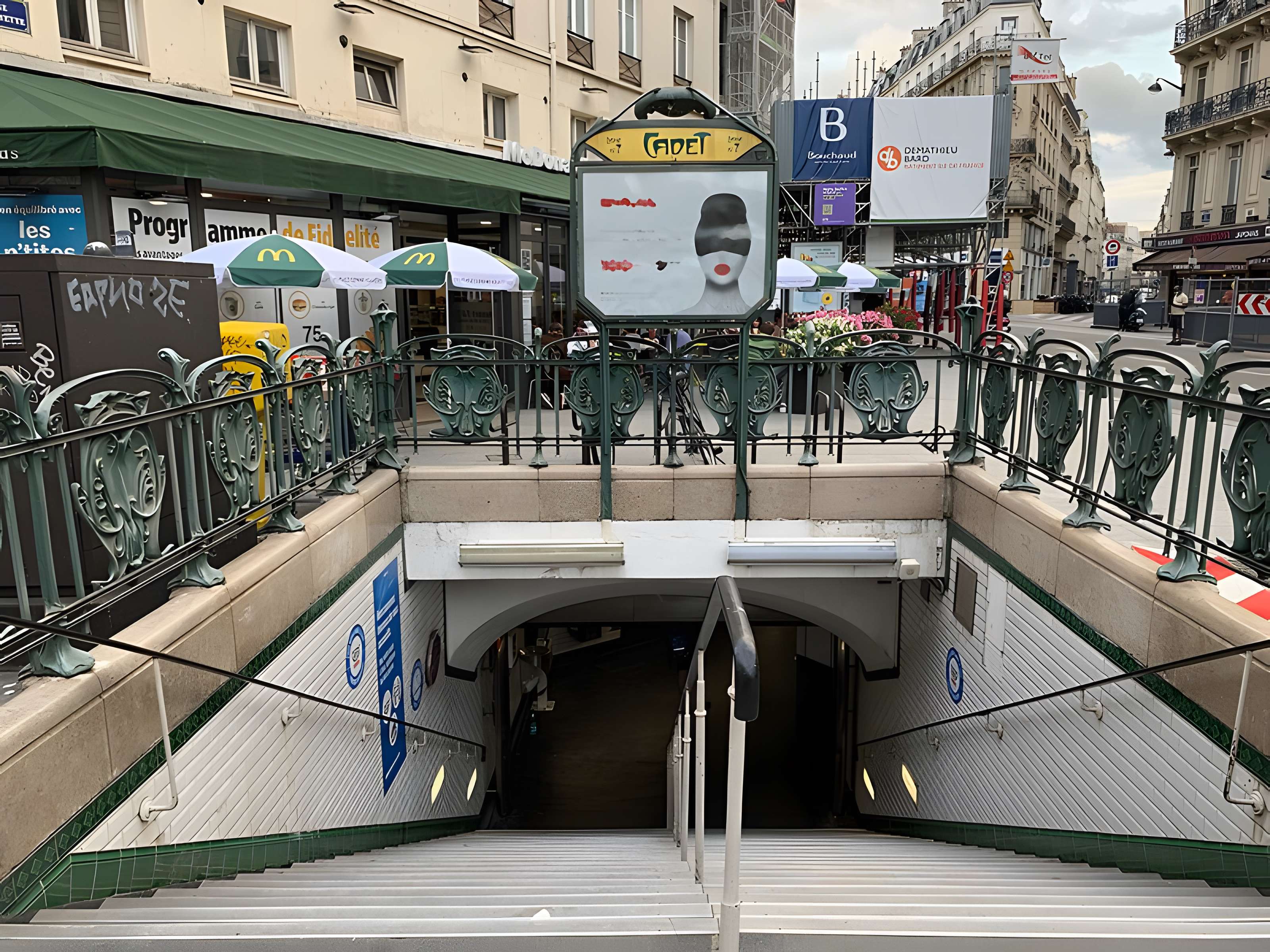 Métropolitain, station Cadet