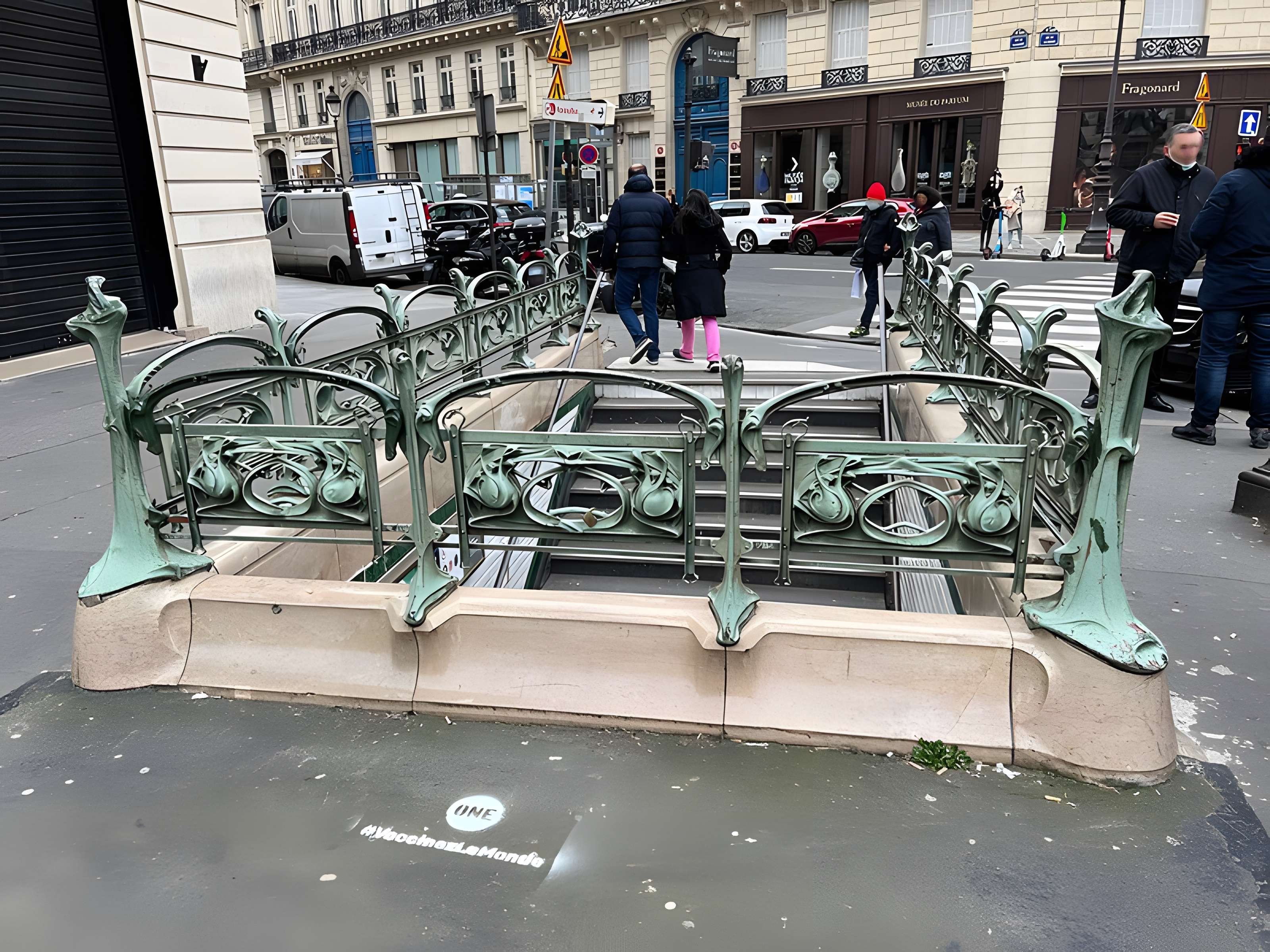 Métropolitain, station Cadet