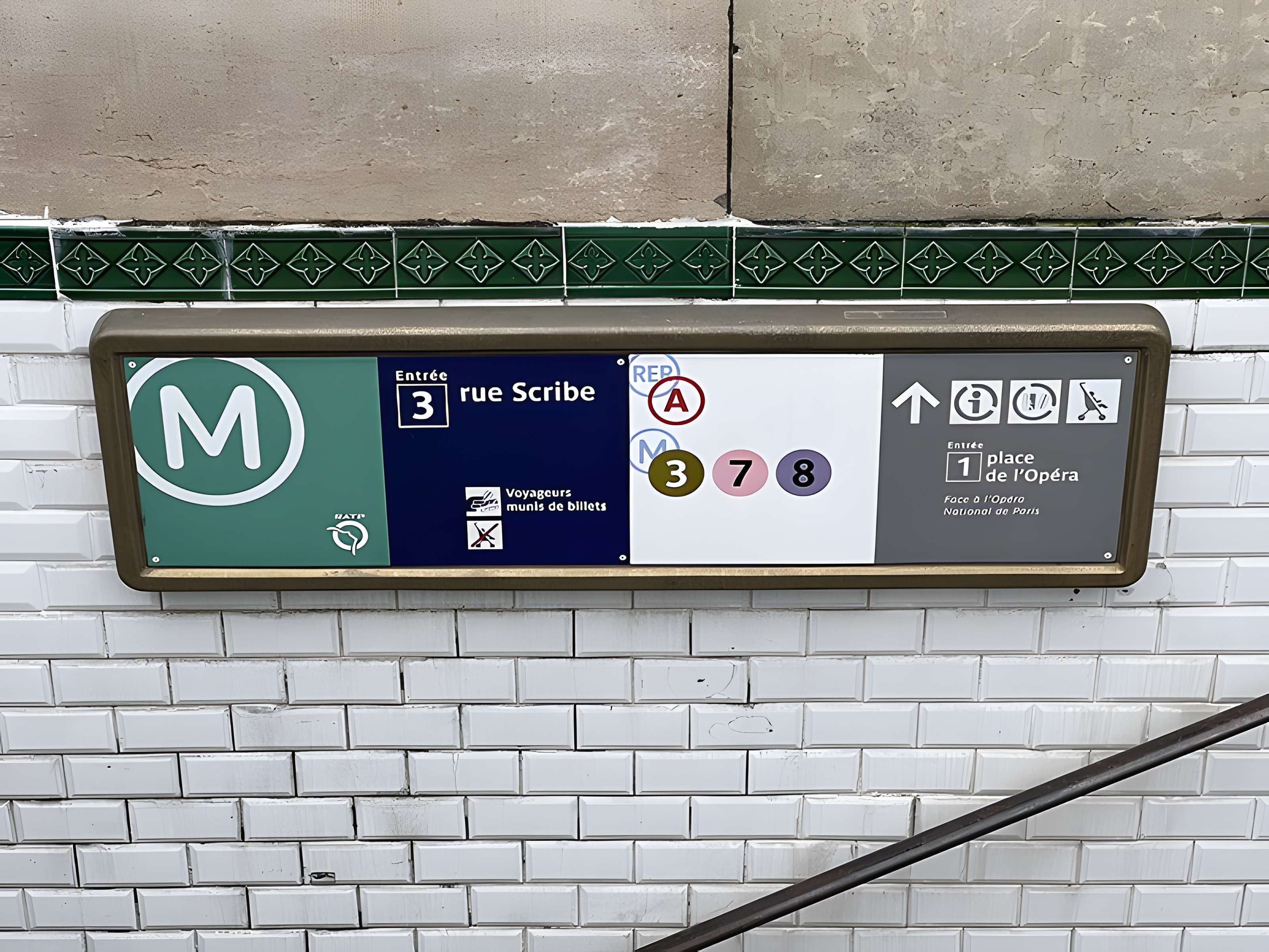 Métropolitain, station Cadet