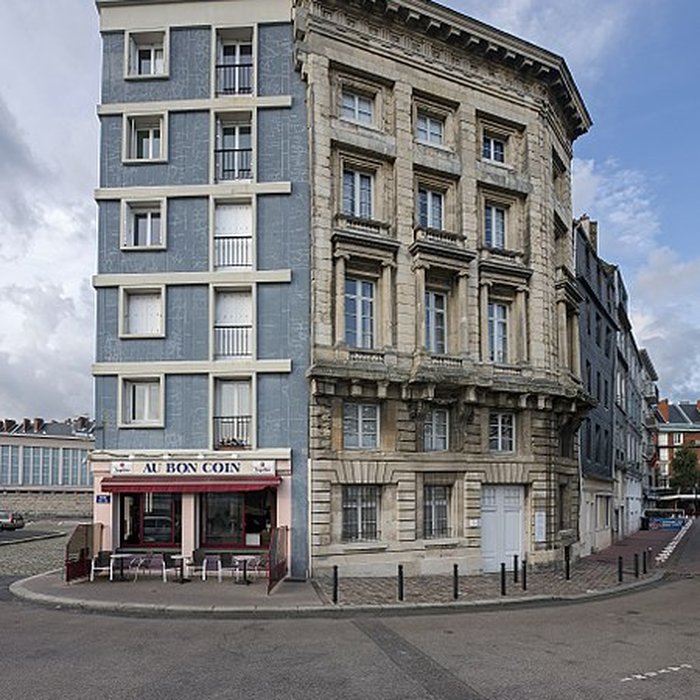 Photo de Immeuble ancienne maison de lArmateur, actuellement Musée de lArmement naval