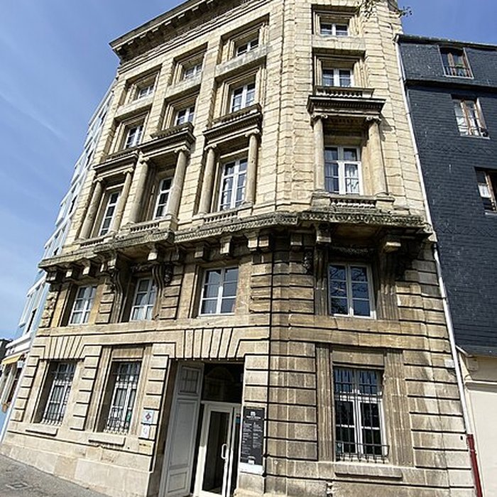 Photo de Immeuble ancienne maison de lArmateur, actuellement Musée de lArmement naval