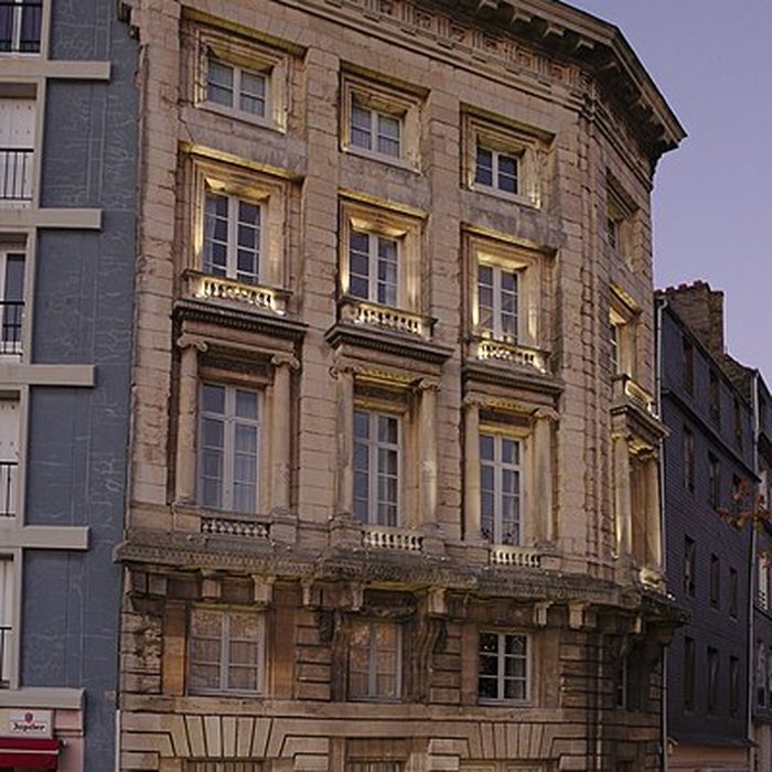Photo de Immeuble ancienne maison de lArmateur, actuellement Musée de lArmement naval