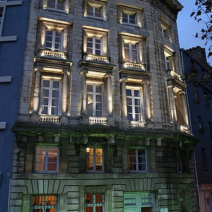 Photo de Immeuble ancienne maison de lArmateur, actuellement Musée de lArmement naval
