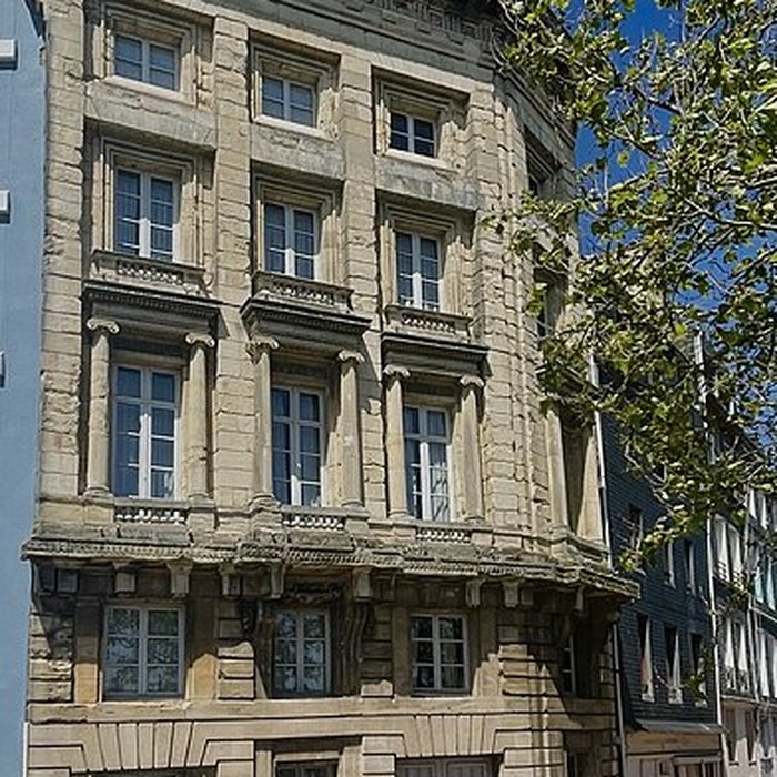 Photo de Immeuble ancienne maison de lArmateur, actuellement Musée de lArmement naval