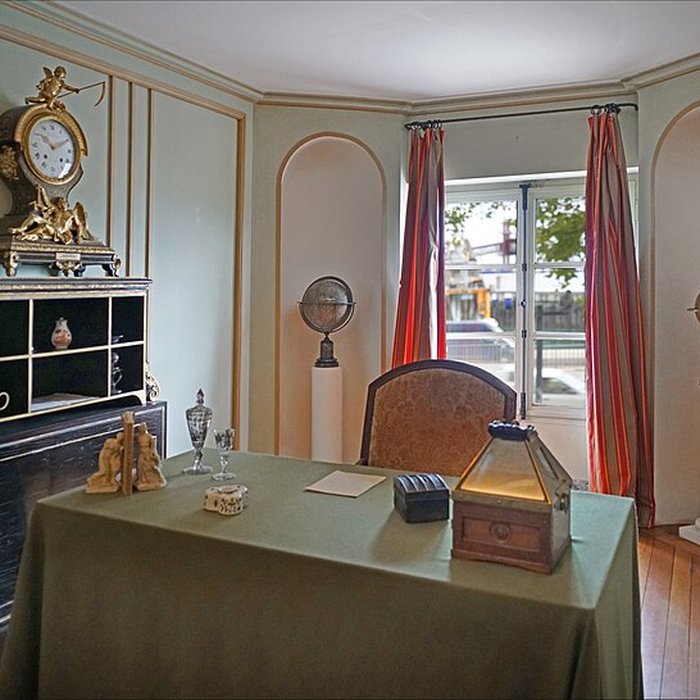 Photo de Immeuble ancienne maison de lArmateur, actuellement Musée de lArmement naval