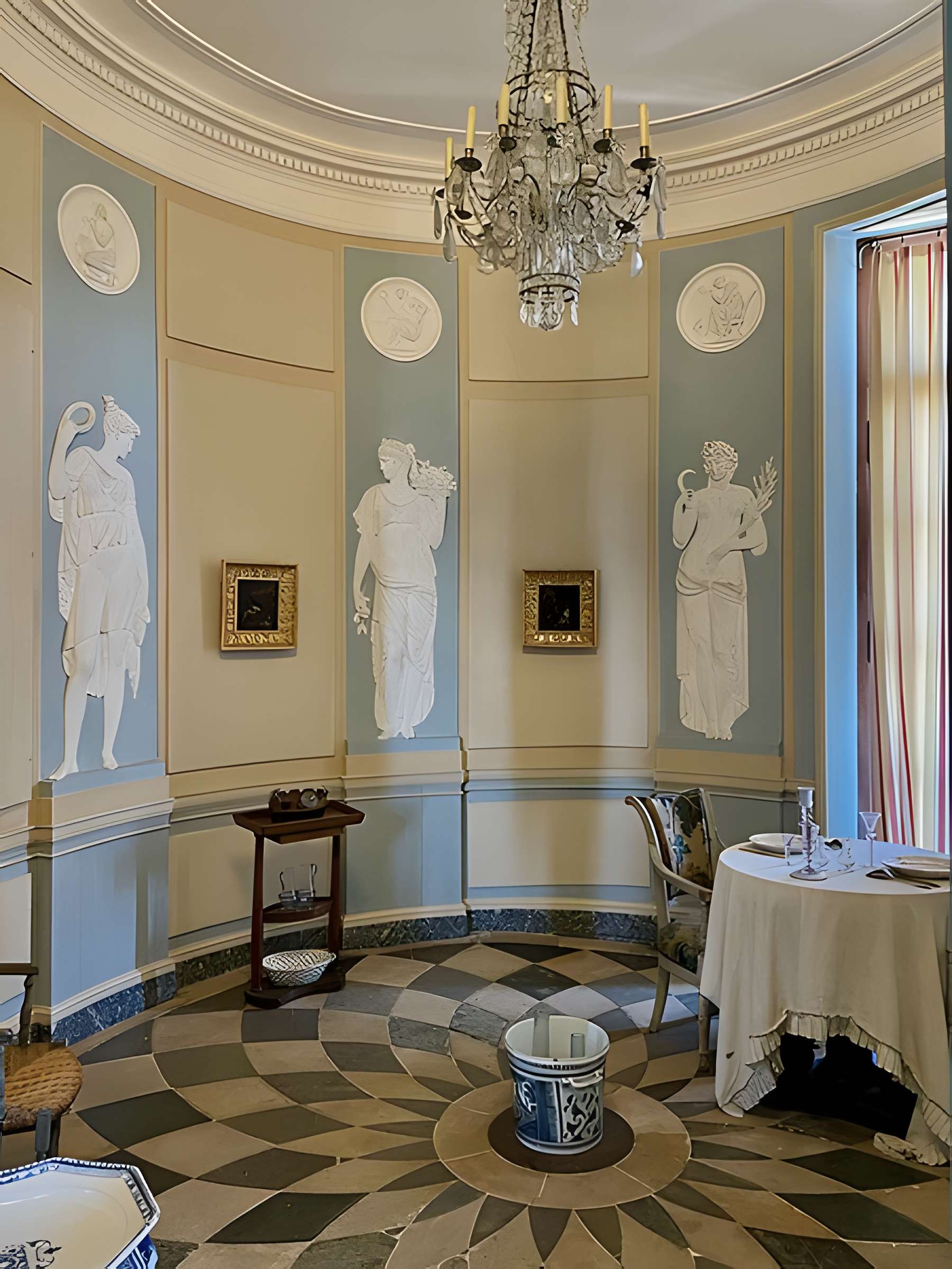 Immeuble (ancienne maison de l'Armateur, actuellement Musée de l'Armement naval)