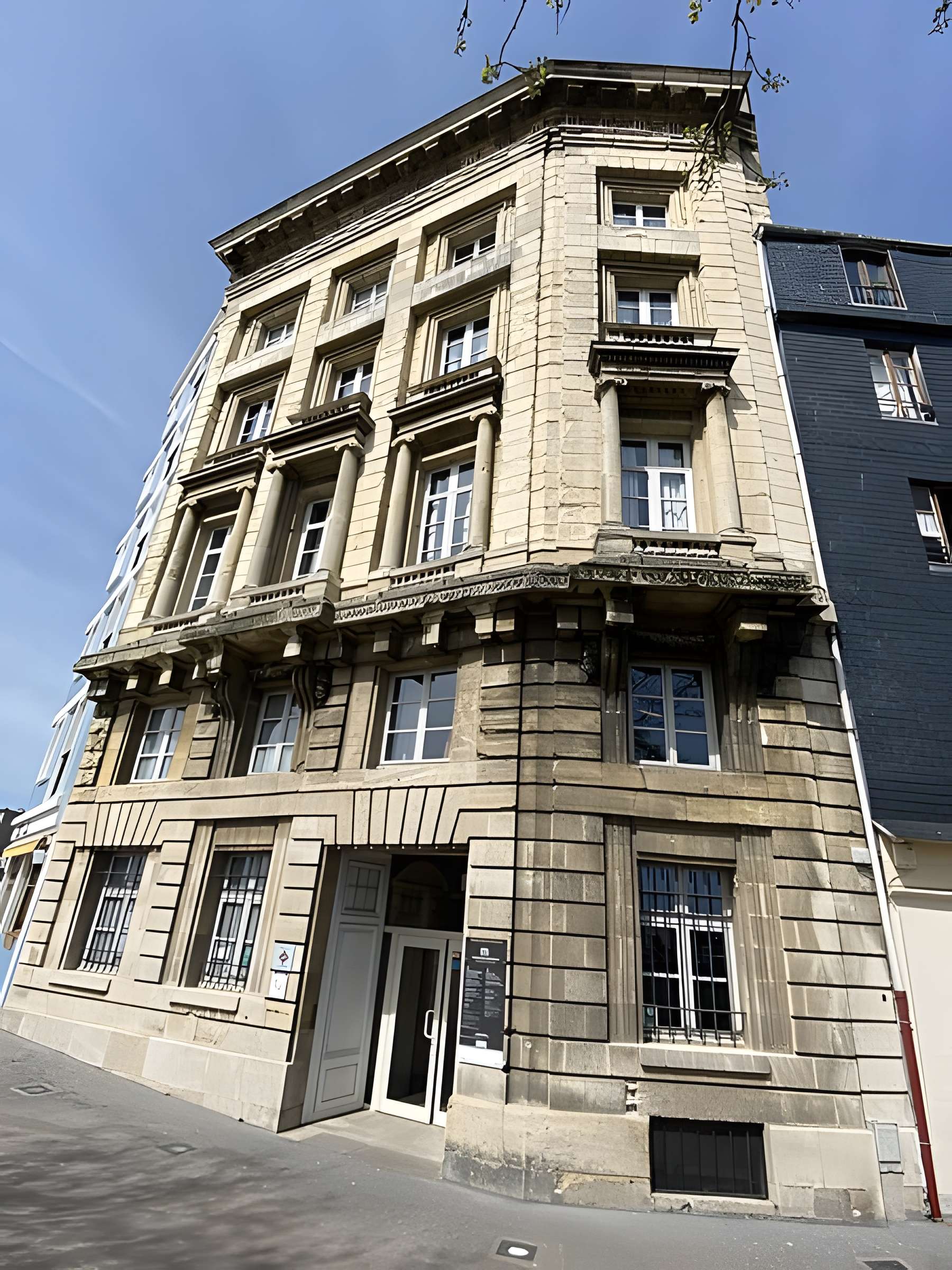 Immeuble (ancienne maison de l'Armateur, actuellement Musée de l'Armement naval)