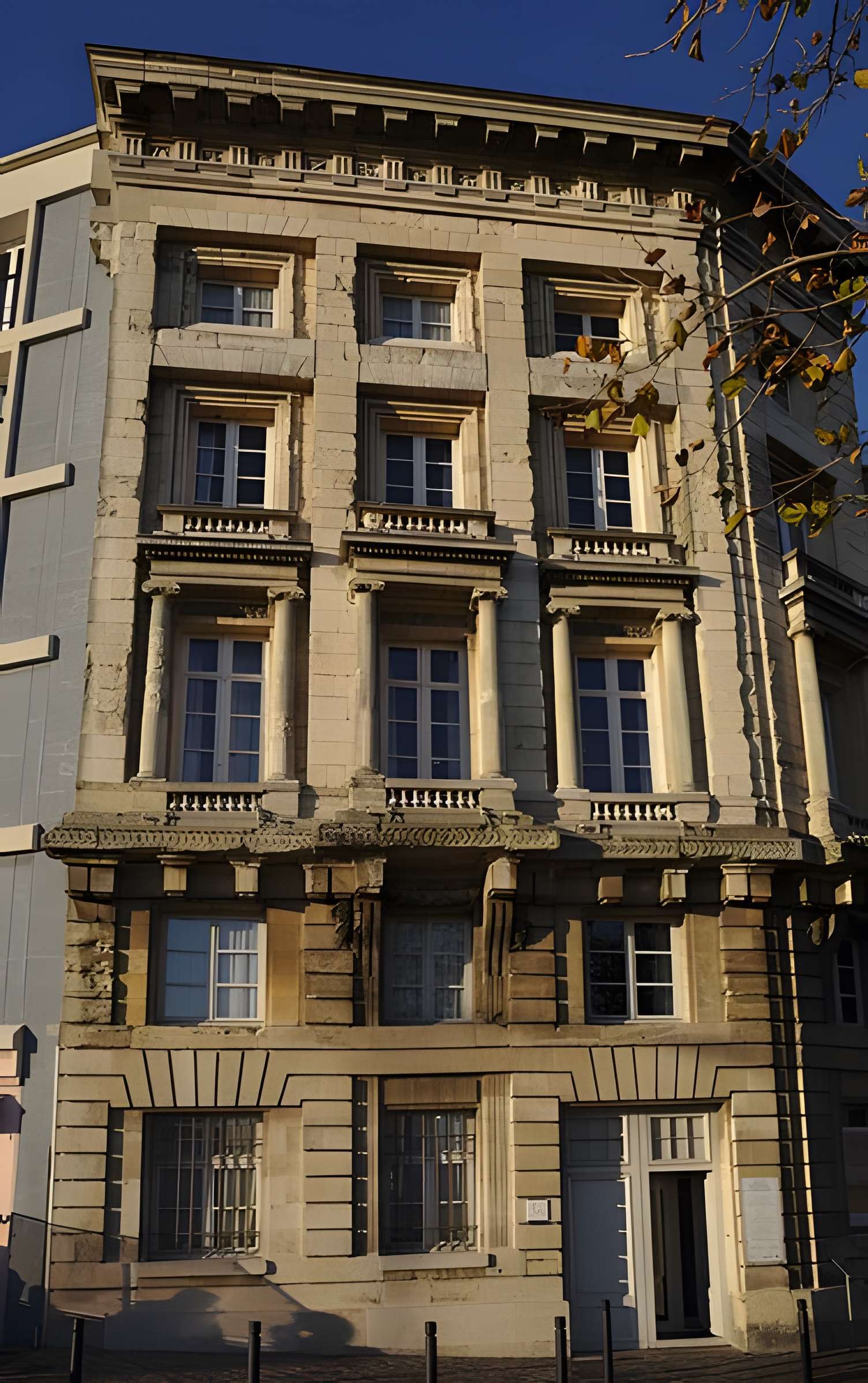 Immeuble (ancienne maison de l'Armateur, actuellement Musée de l'Armement naval)