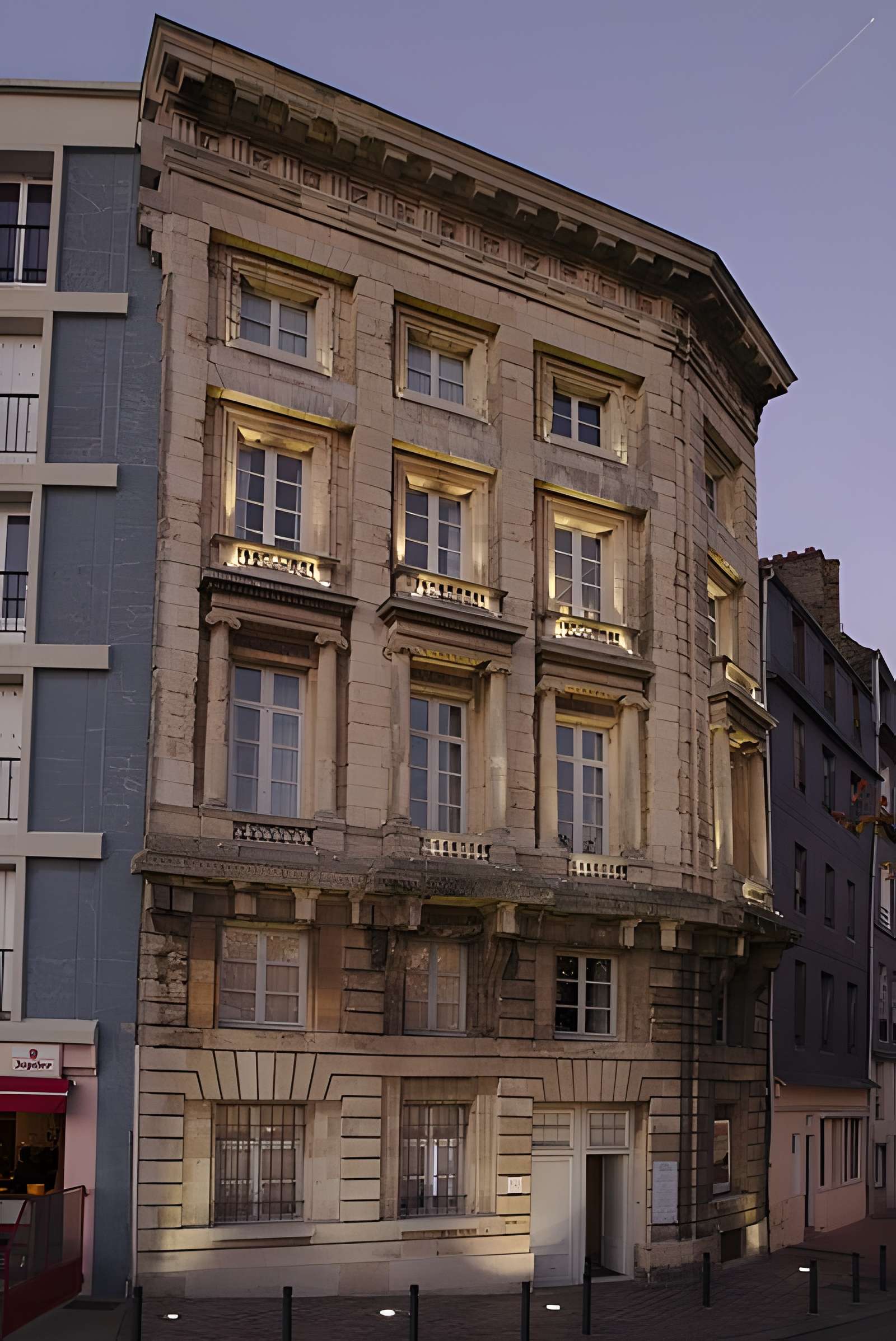 Immeuble (ancienne maison de l'Armateur, actuellement Musée de l'Armement naval)