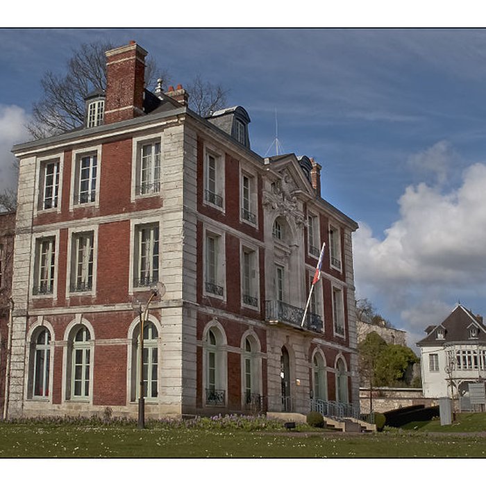 Photo de Ancienne maison de Caumont, actuellement mairie