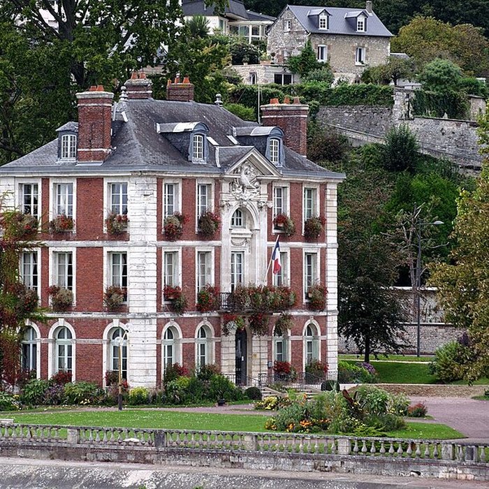 Photo de Ancienne maison de Caumont, actuellement mairie