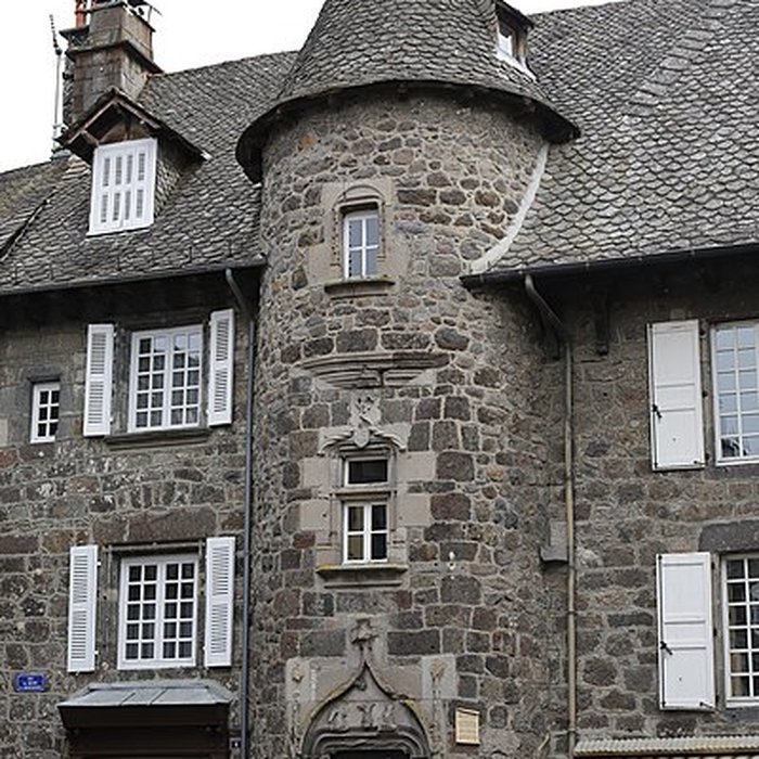 Photo de Maison dite des princes de Monaco à Vic-sur-Cère