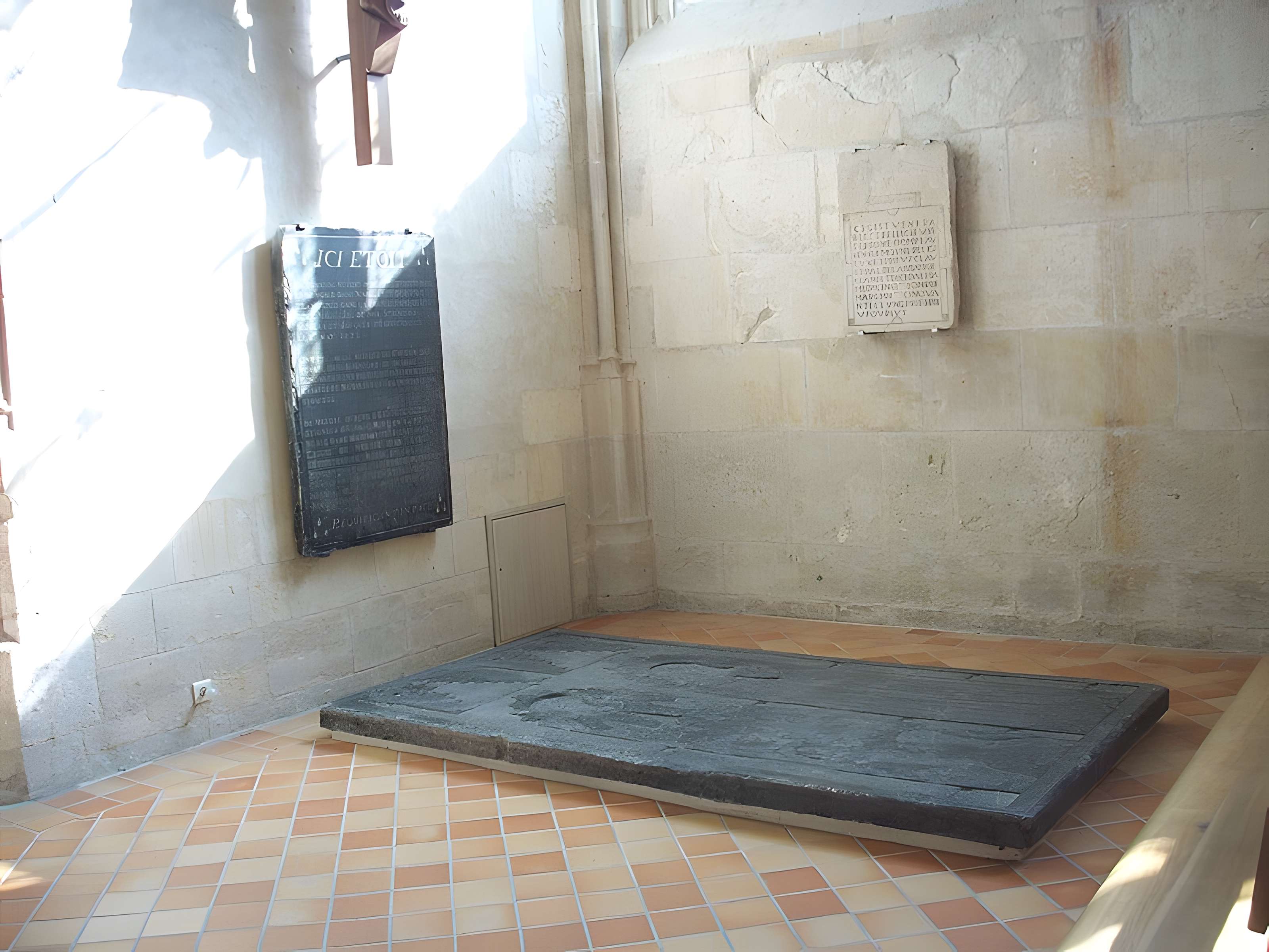 Ancienne abbaye (également sur commune de Thérouldeville)