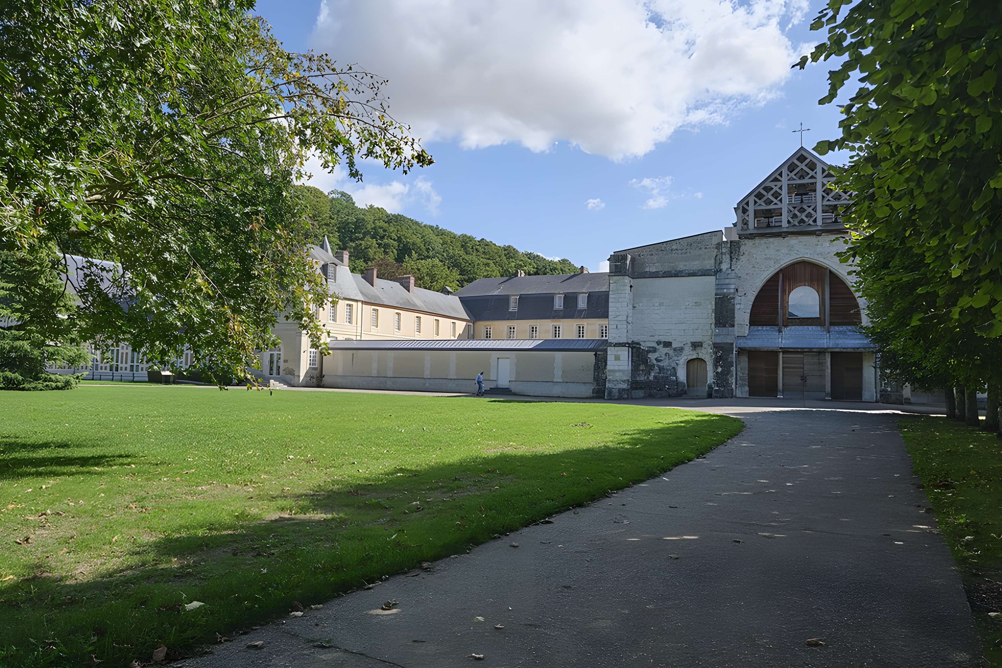 Ancienne abbaye (également sur commune de Thérouldeville)