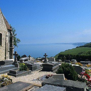 Eglise et son cimetière