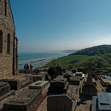 Eglise et son cimetière