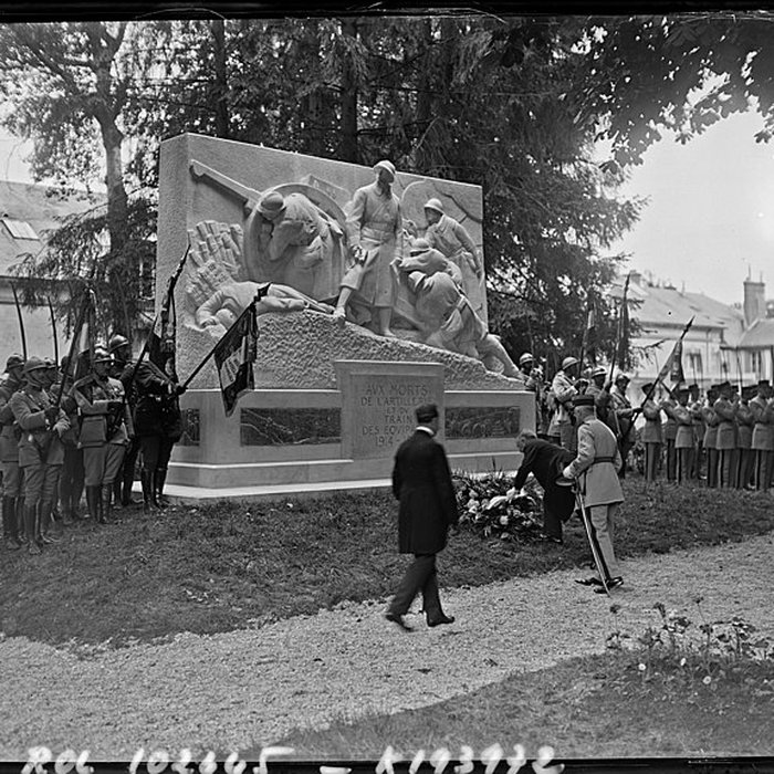 Photo de Ancien chenil royal, actuellement école dapplication dartillerie