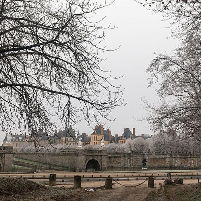 Photo de Ancien chenil royal, actuellement école dapplication dartillerie