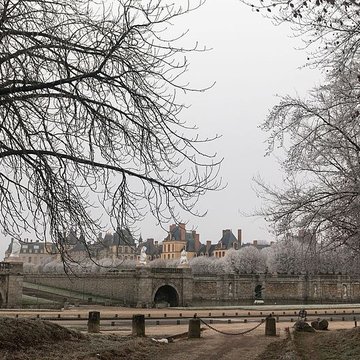Ancien chenil royal, actuellement école dapplication dartillerie