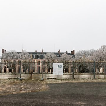 Ancien chenil royal, actuellement école dapplication dartillerie