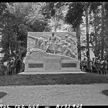 Ancien chenil royal, actuellement école dapplication dartillerie