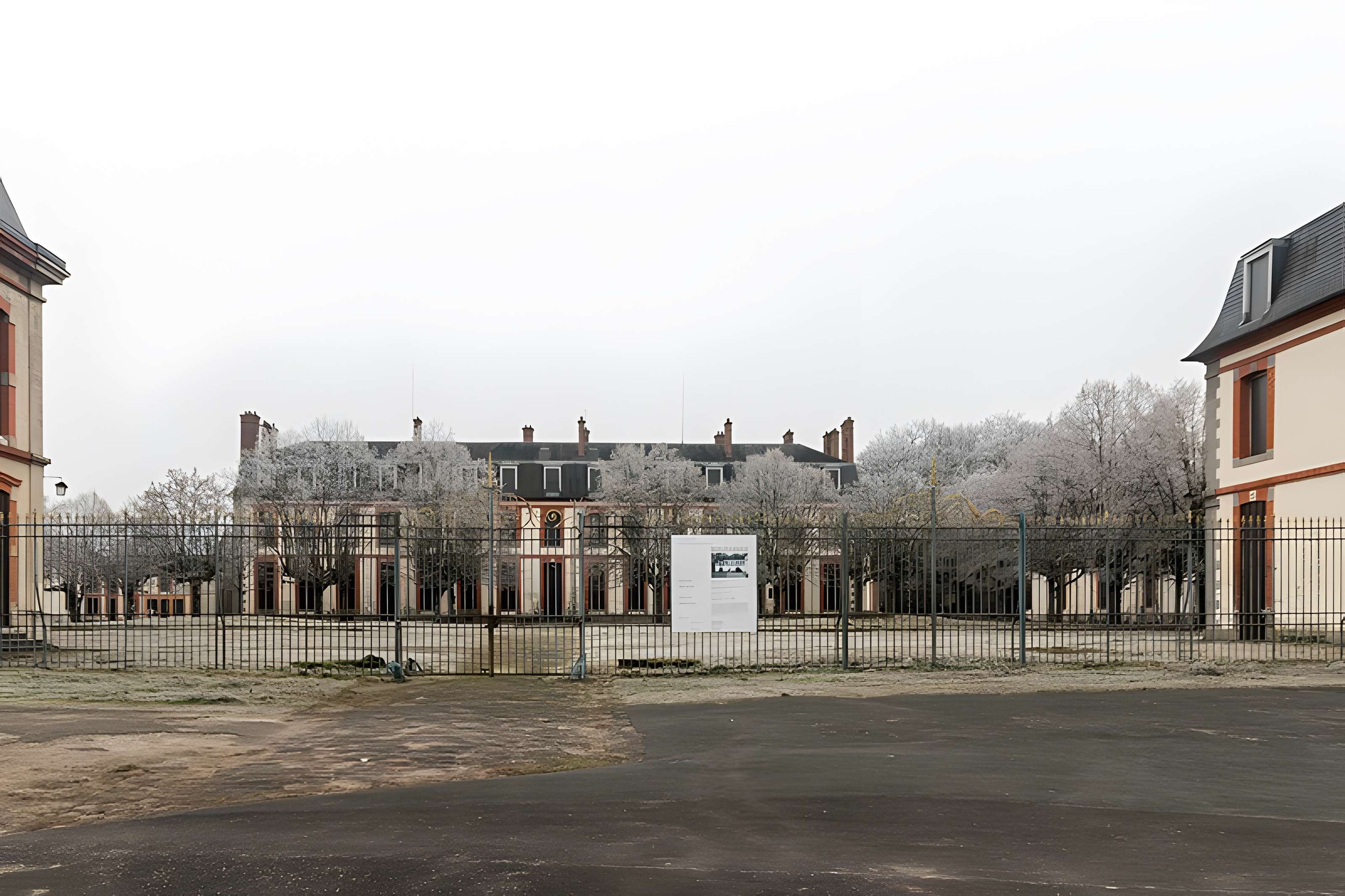 Ancien chenil royal, actuellement école d'application d'artillerie