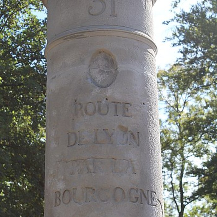 Photo de Quatre bornes indicatrices