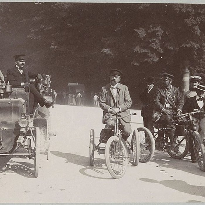 Photo de Quatre bornes indicatrices