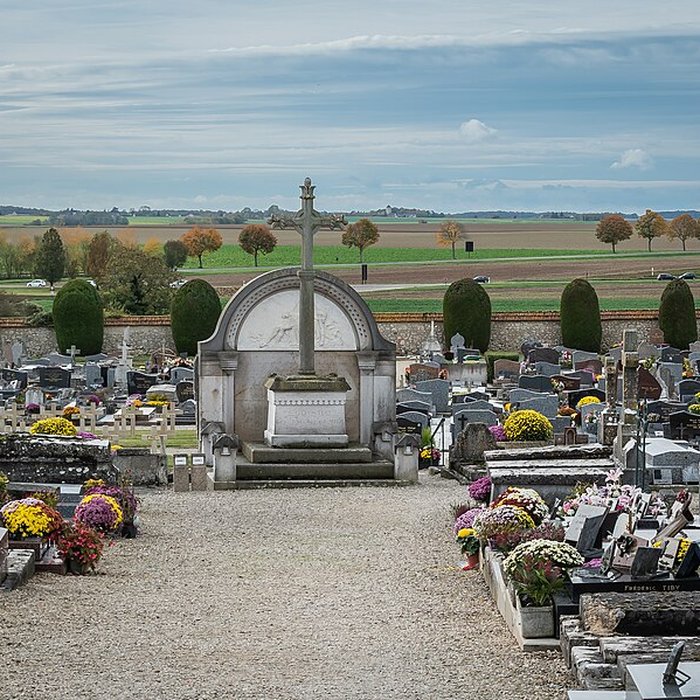 Photo de Grande croix de la tombe de Mandon