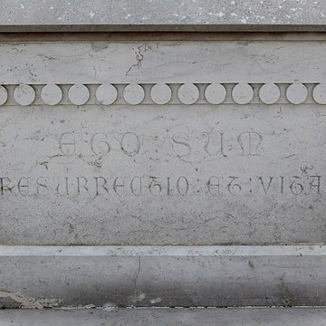 Grande croix de la tombe de Mandon