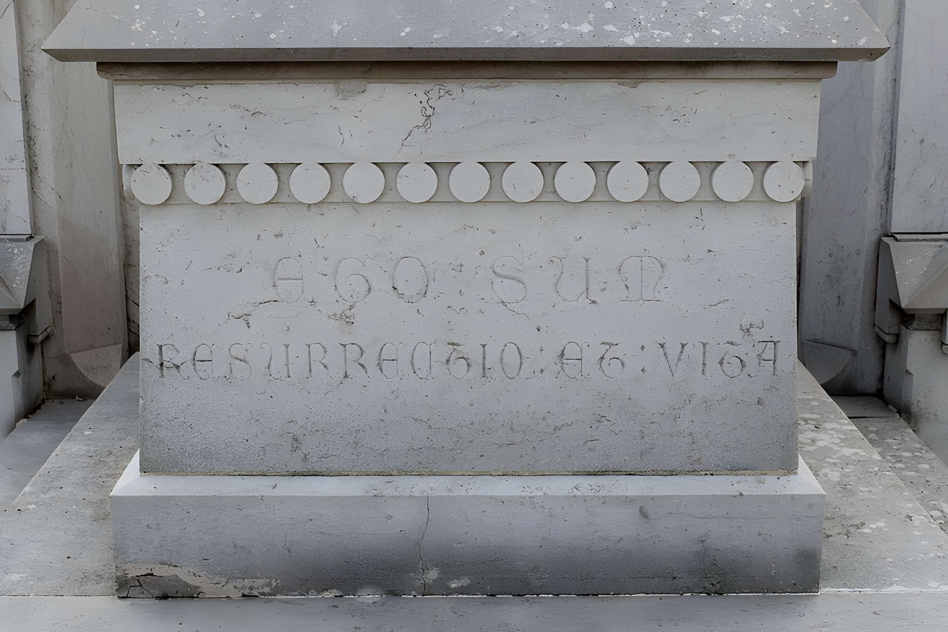 Grande croix de la tombe de Mandon