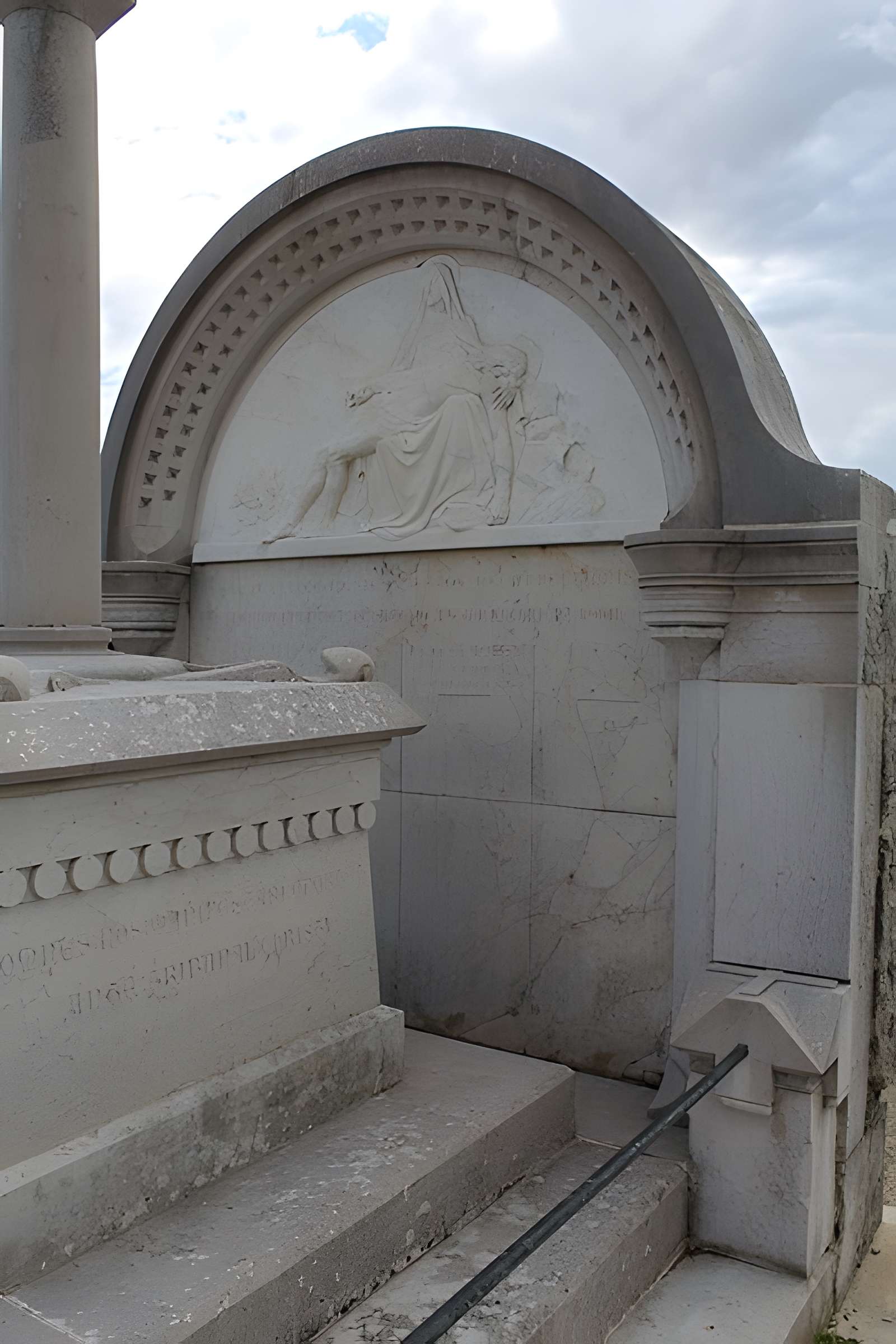 Grande croix de la tombe de Mandon