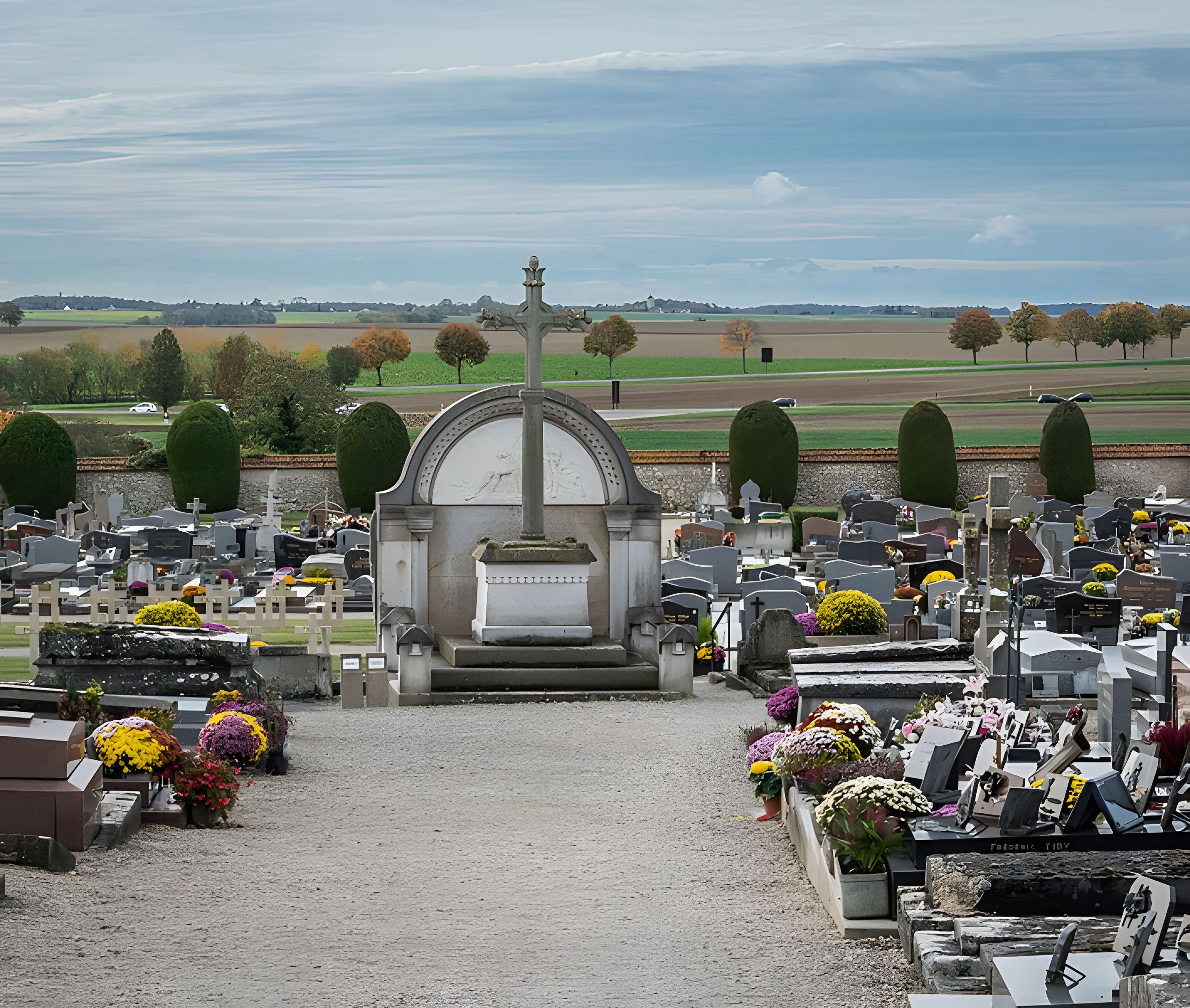 Grande croix de la tombe de Mandon