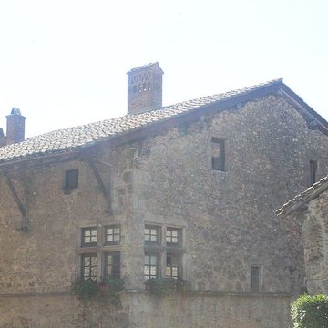 Maison sise face à la porte dEn-Haut à Pérouges