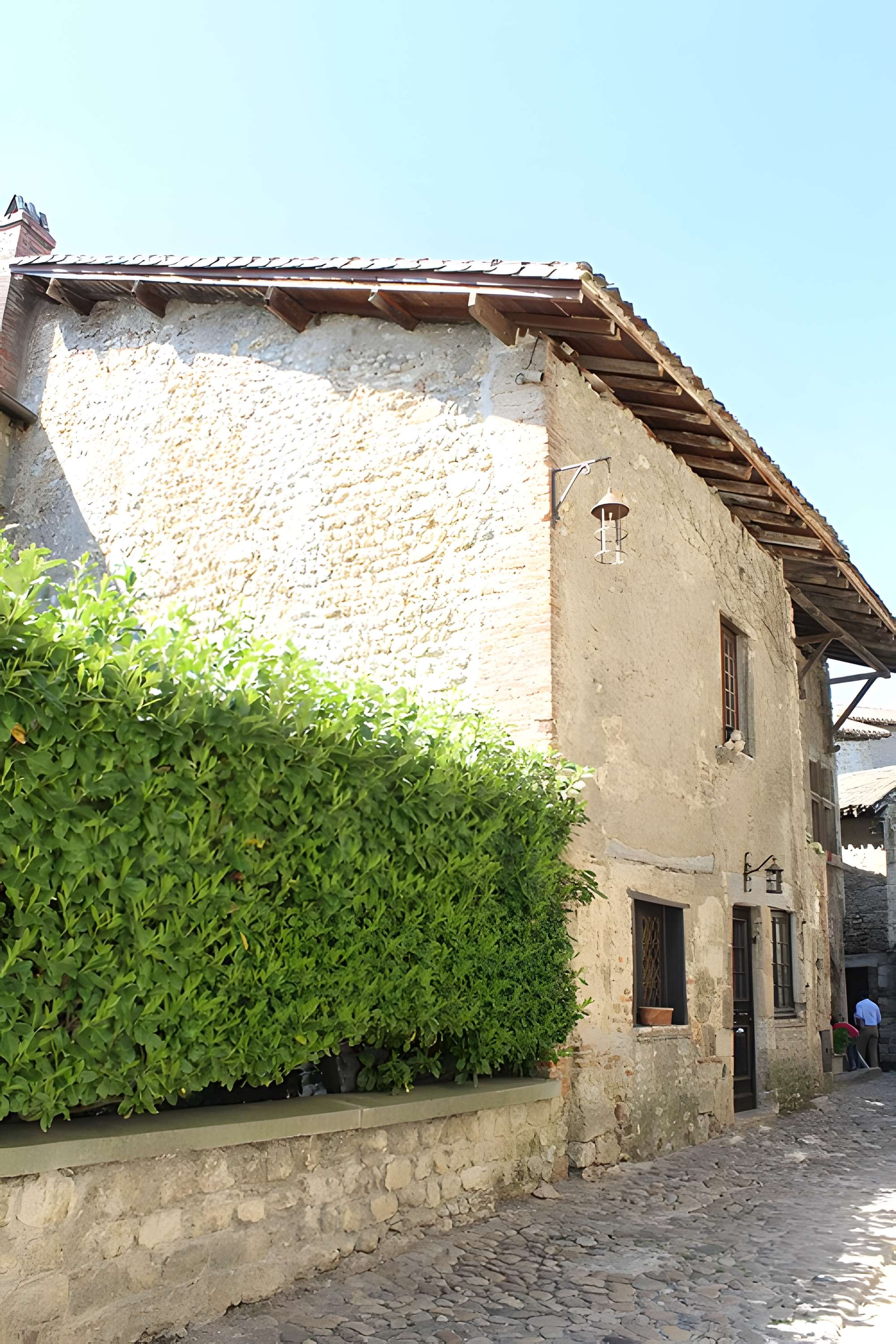 Maison sise face à la porte d'En-Haut à Pérouges