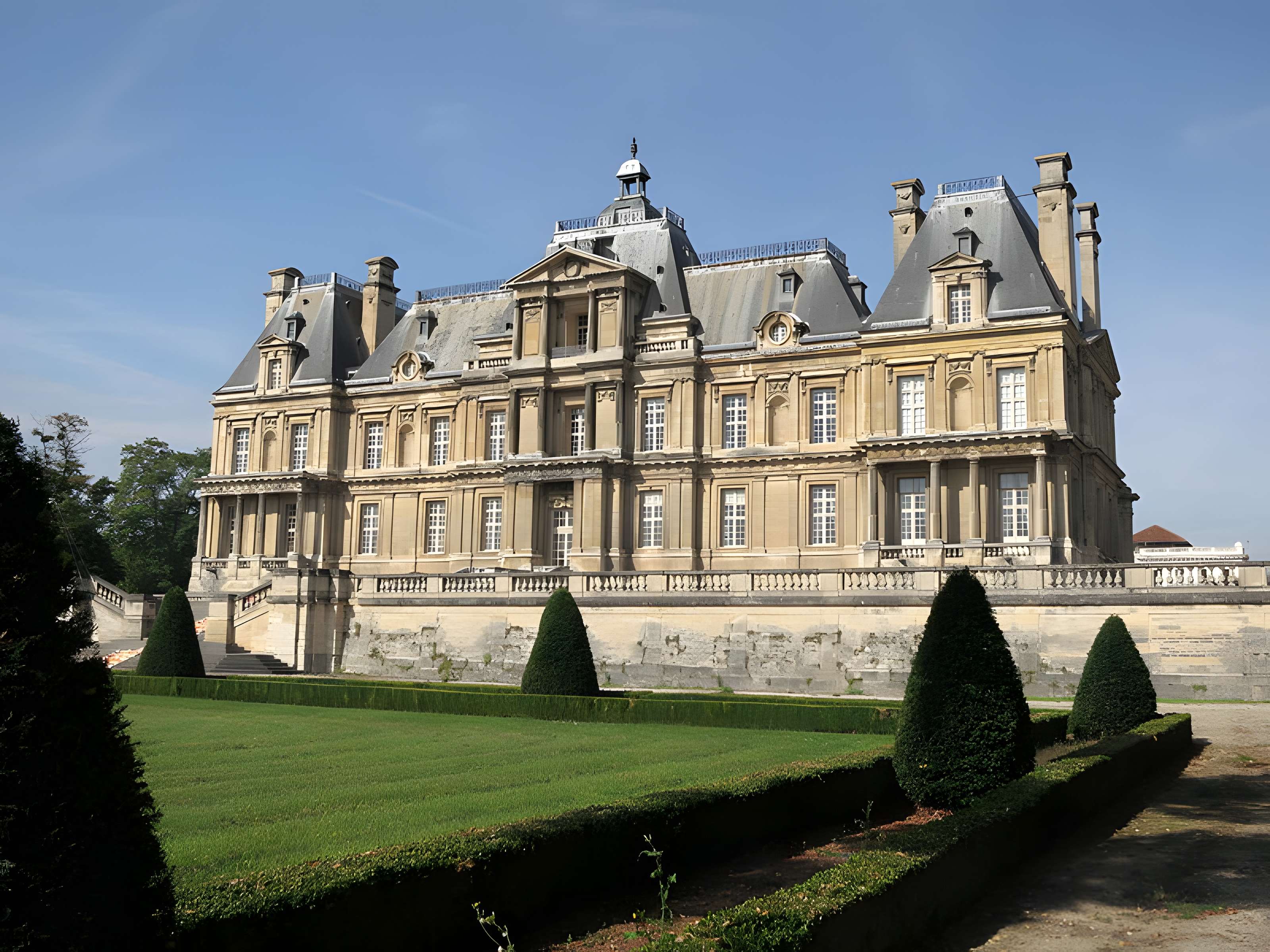 Mur d'enceinte du château : vestiges