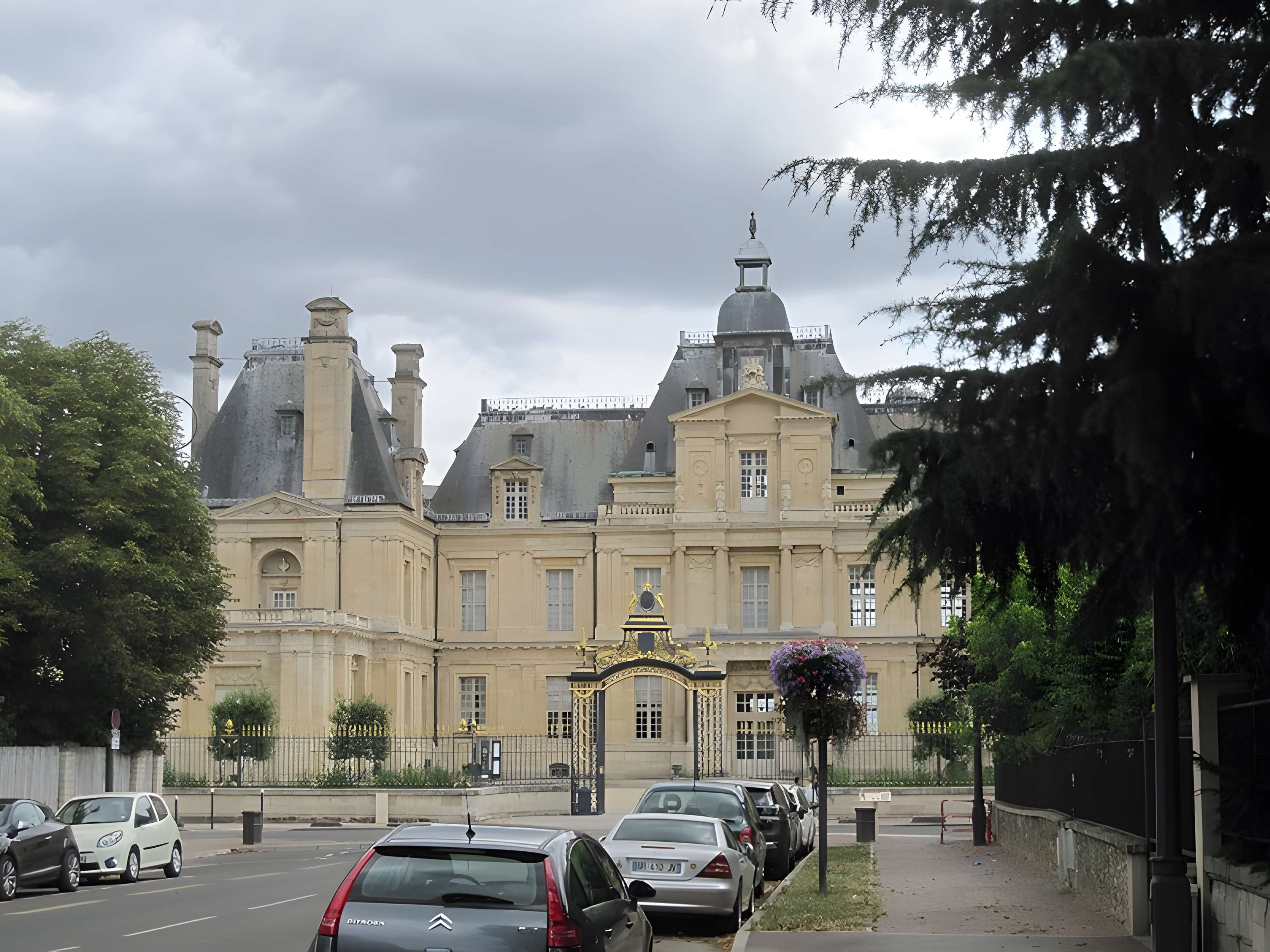 Mur d'enceinte du château : vestiges