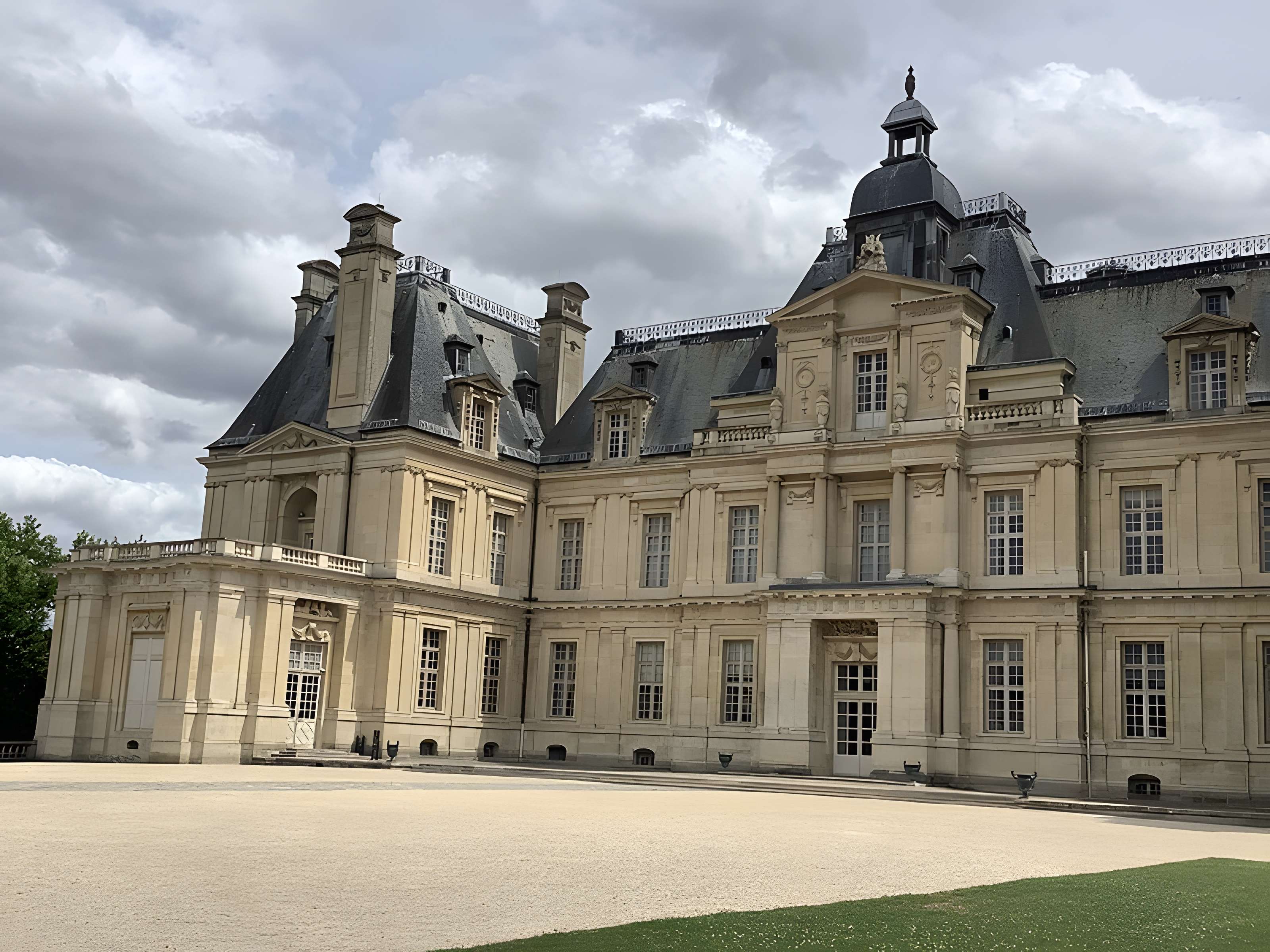 Mur d'enceinte du château : vestiges