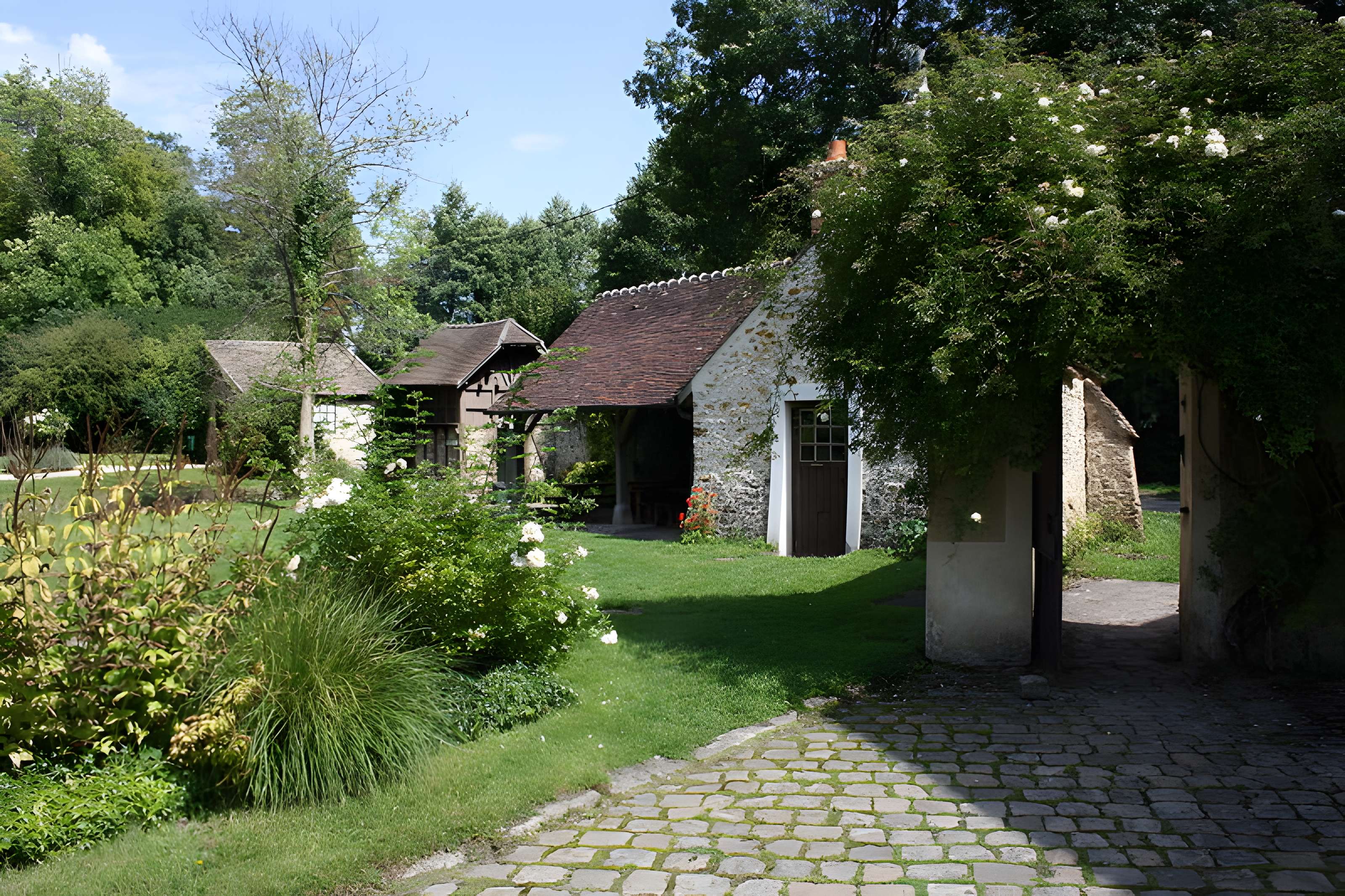 Ancien moulin de Villeneuve, maison de campagne d'Elsa Triolet et de Louis Aragon