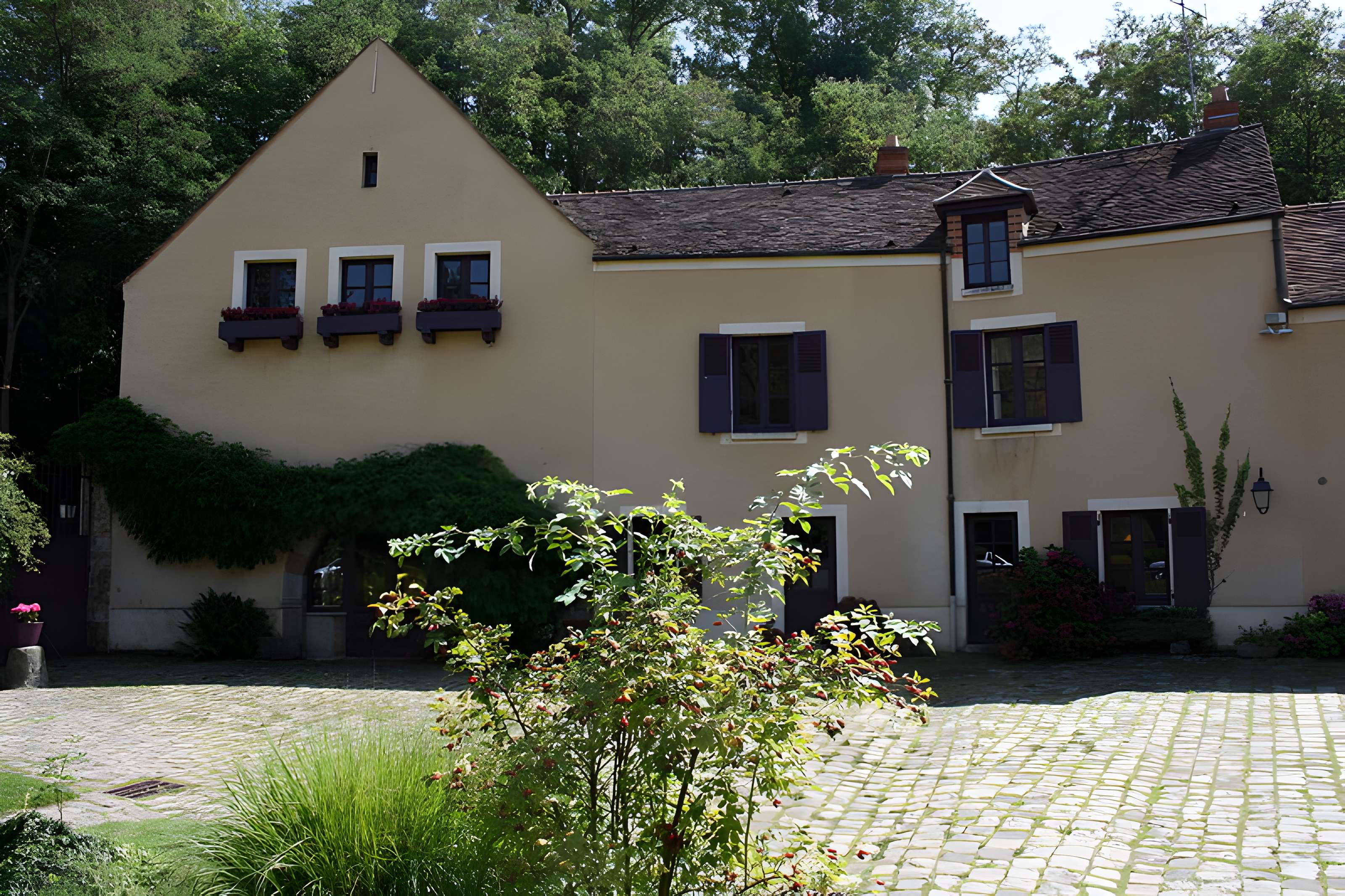 Ancien moulin de Villeneuve, maison de campagne d'Elsa Triolet et de Louis Aragon