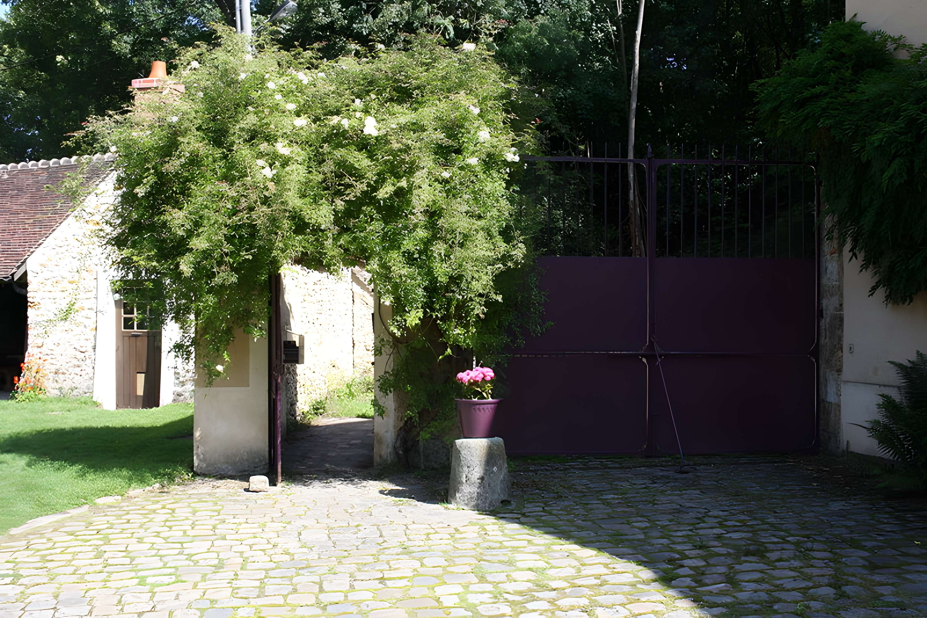 Ancien moulin de Villeneuve, maison de campagne d'Elsa Triolet et de Louis Aragon